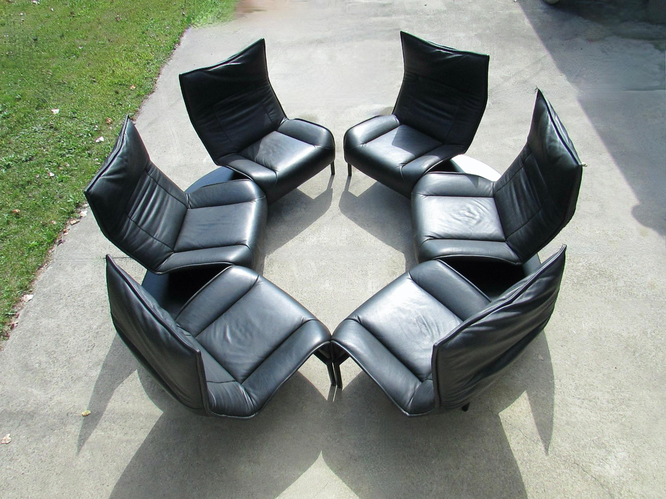 Pair of Vico Magistretti Cassina black leather Veranda sofas For Sale 3