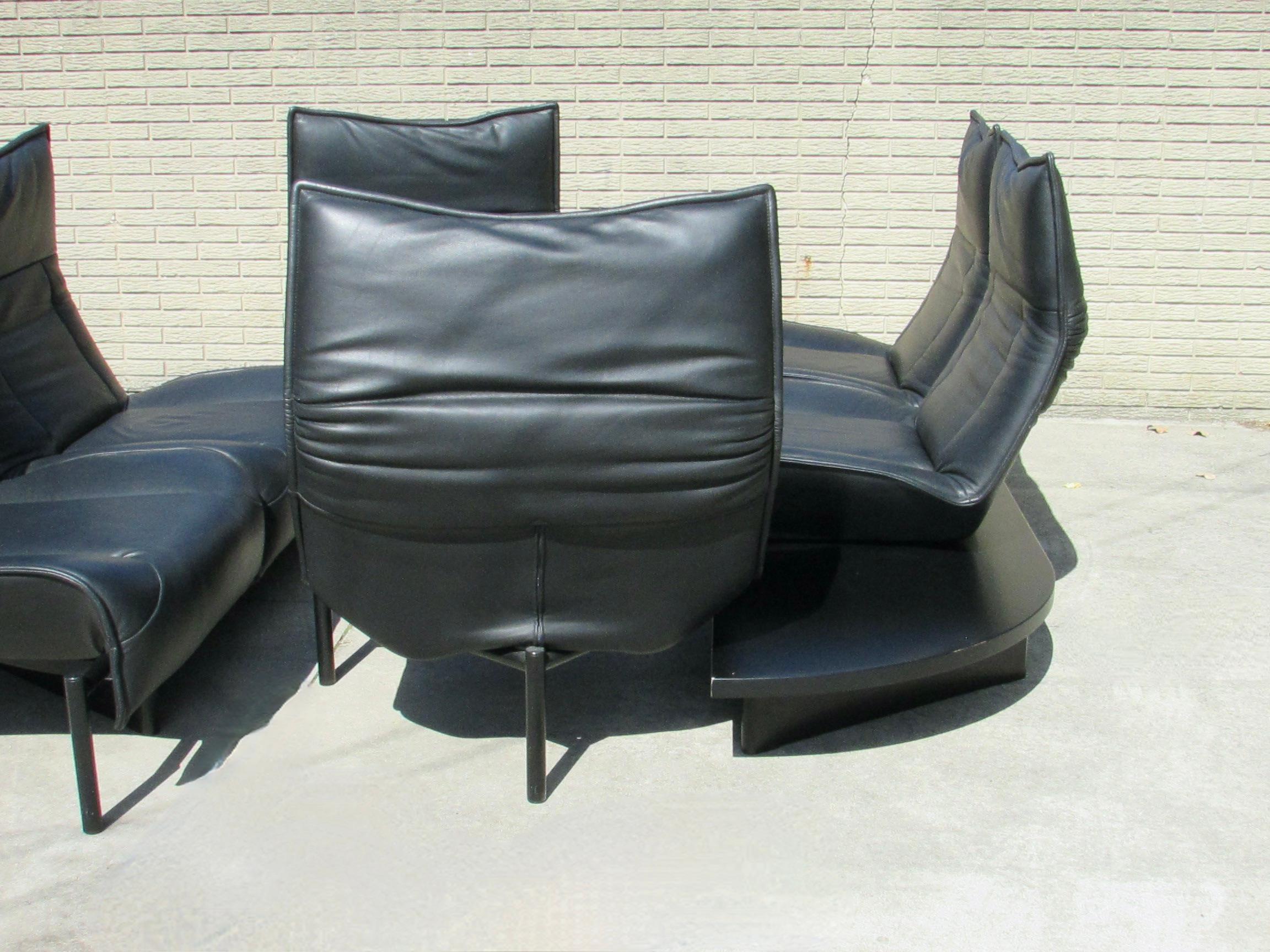 Pair of Vico Magistretti Cassina black leather Veranda sofas For Sale 5
