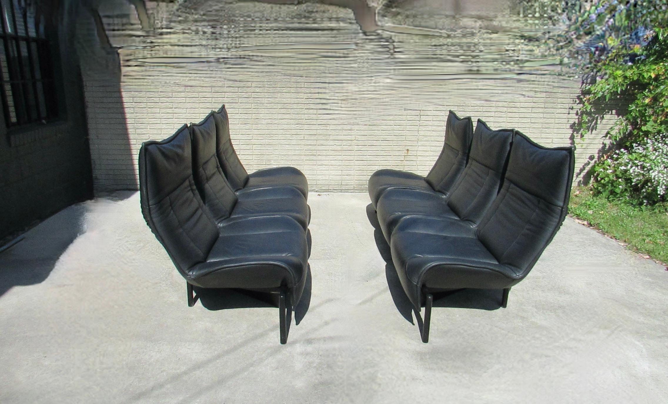 Pair of Vico Magistretti Cassina black leather Veranda sofas In Good Condition For Sale In Ferndale, MI