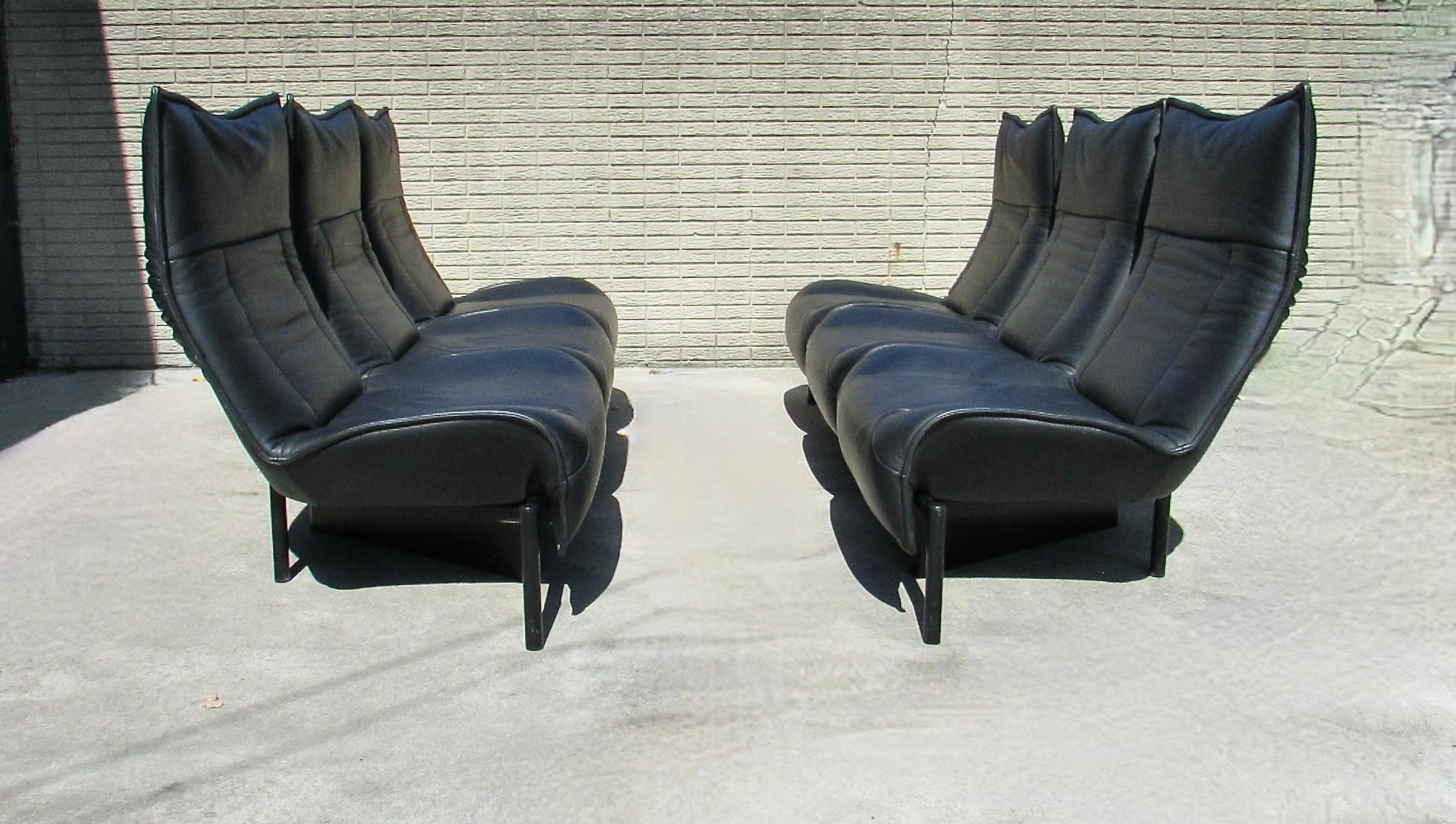 20th Century Pair of Vico Magistretti Cassina black leather Veranda sofas For Sale