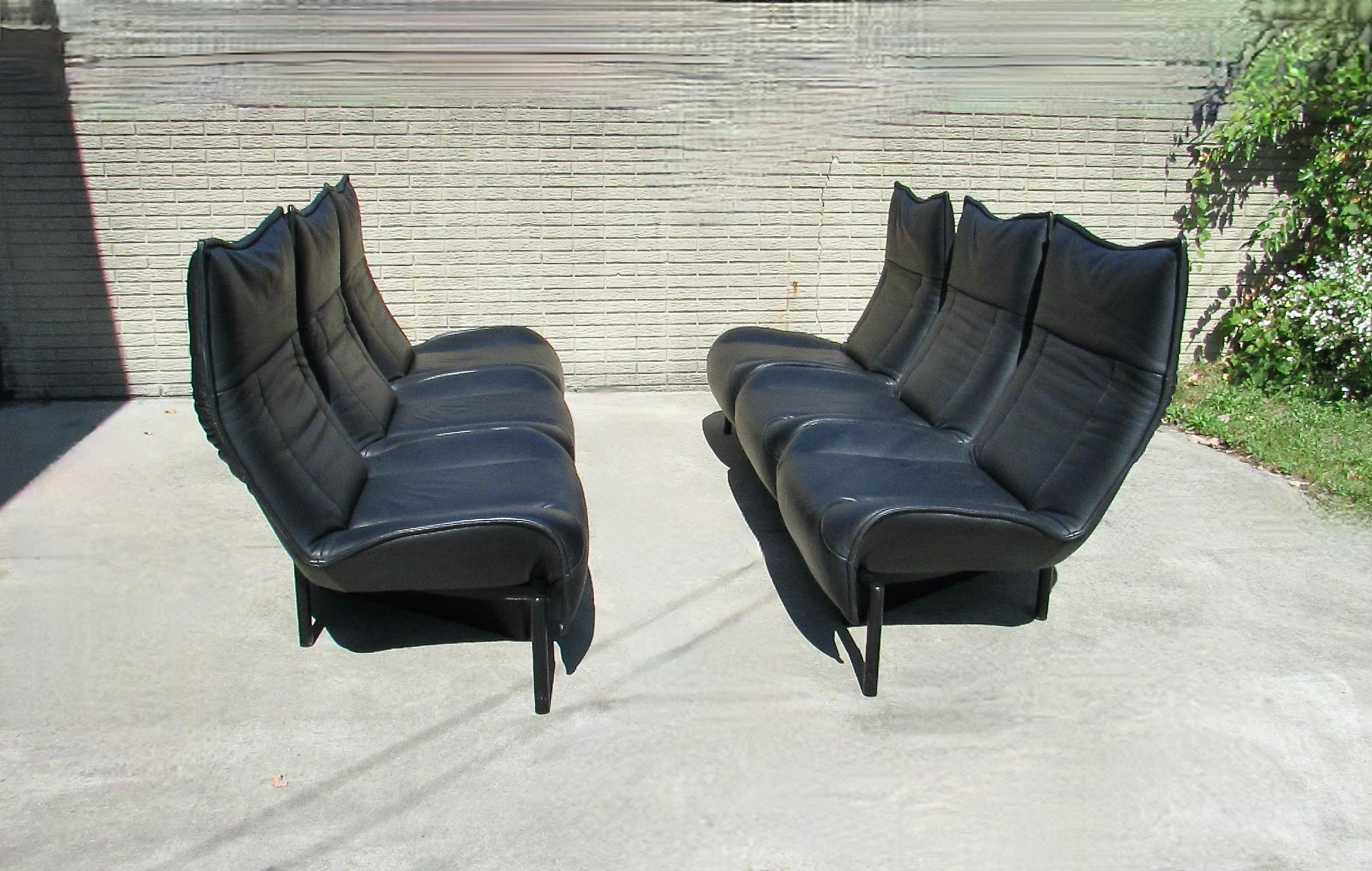 Steel Pair of Vico Magistretti Cassina black leather Veranda sofas For Sale
