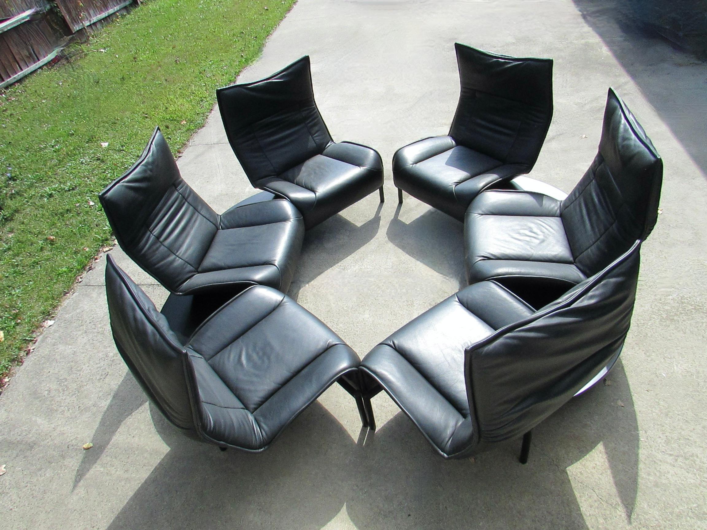 Pair of Vico Magistretti Cassina black leather Veranda sofas For Sale 2