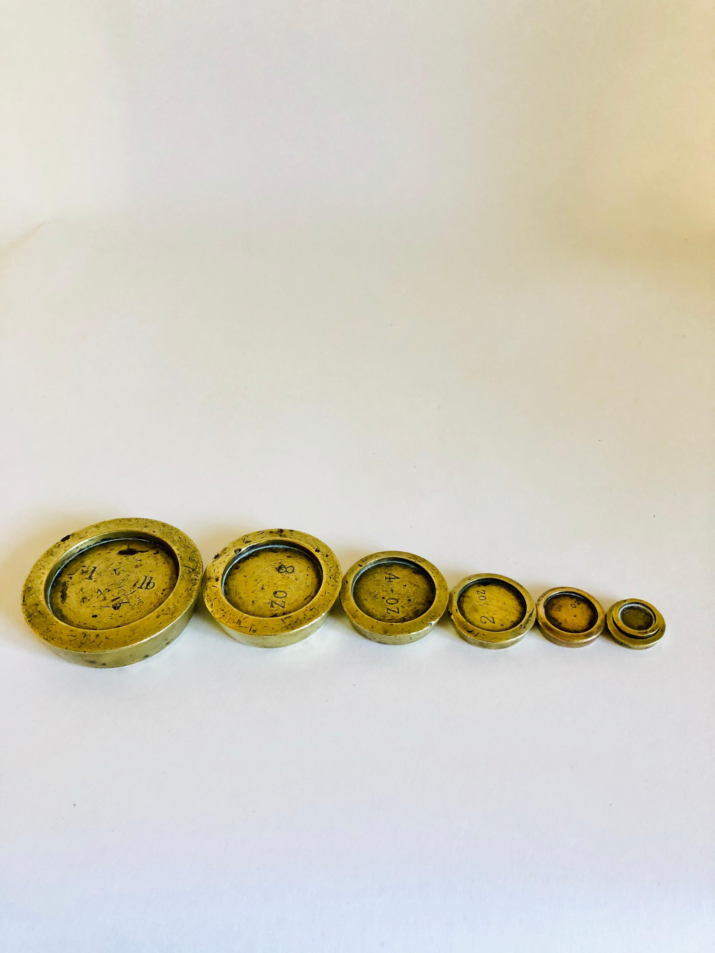 Pair of Victorian Antique Brass Scales In Good Condition For Sale In Suffolk, GB