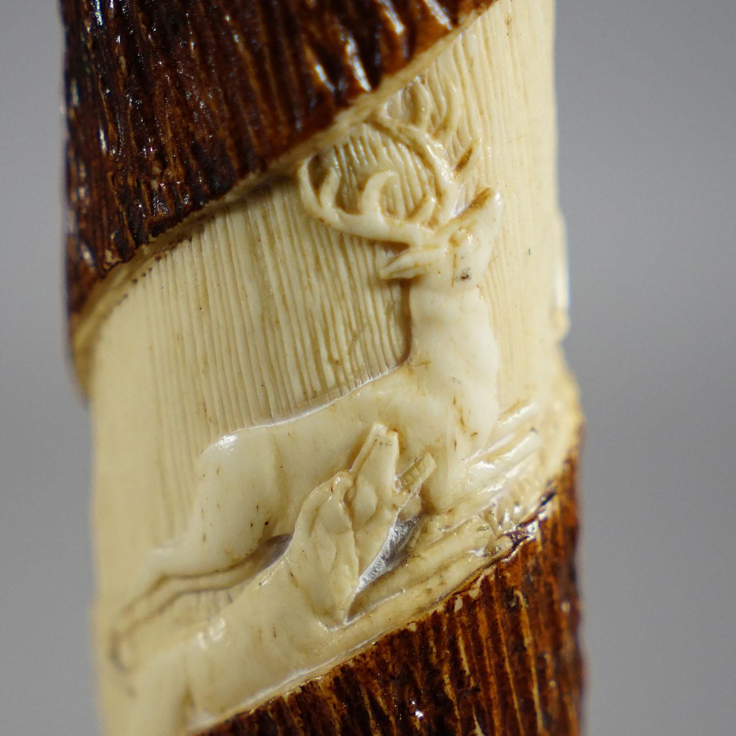 Paire de bougeoirs victoriens en bois de cervidé aux sculptures raffinées, Allemagne, vers 1880 en vente 3