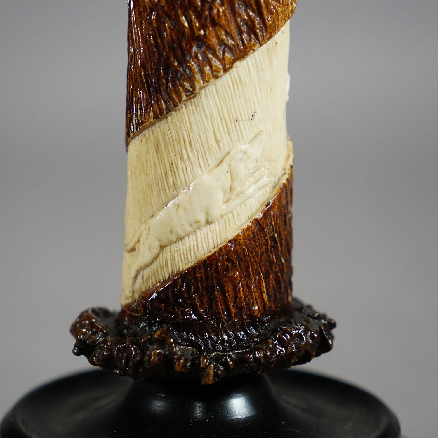 Pair of Victorian Antler Candle Holders with Fine Carvings, Germany Ca. 1880 For Sale 3