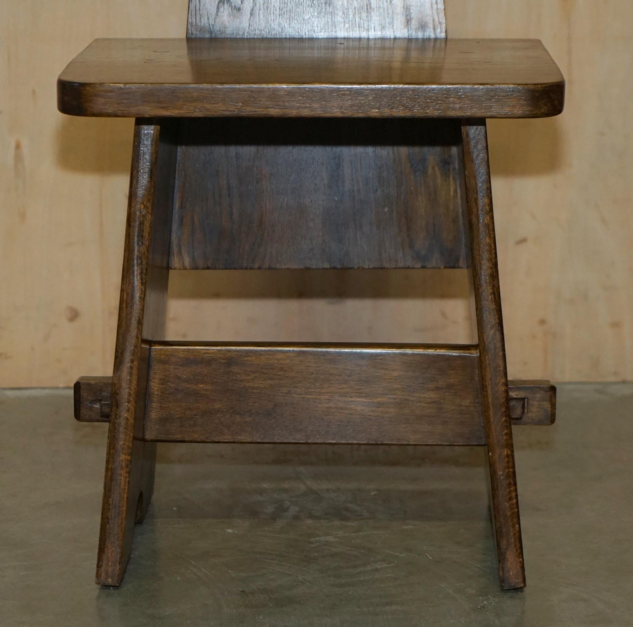 PAIR OF VICTORIAN ARTS & CRAFTS HALL CHAiRS WITH LOVELY FOUR PLANK CONSTRUCTION For Sale 1