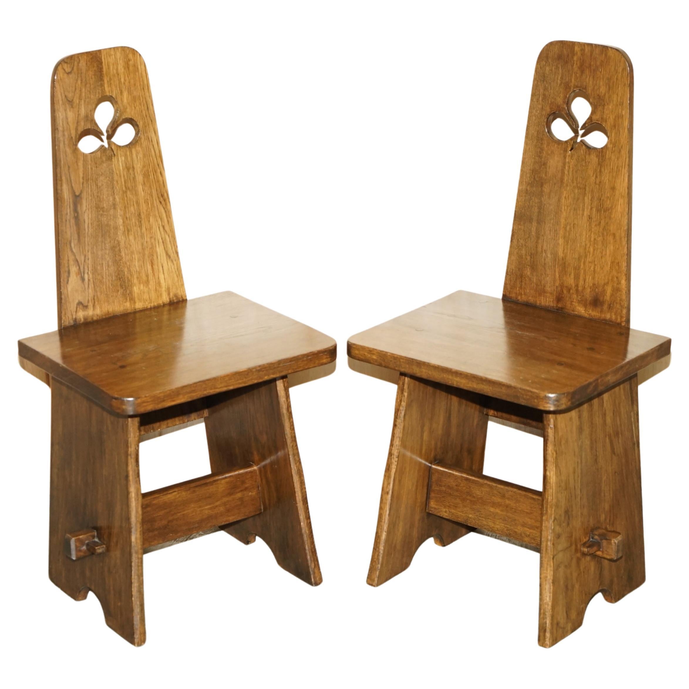 PAIR OF VICTORIAN ARTS & CRAFTS HALL CHAiRS WITH LOVELY FOUR PLANK CONSTRUCTION For Sale