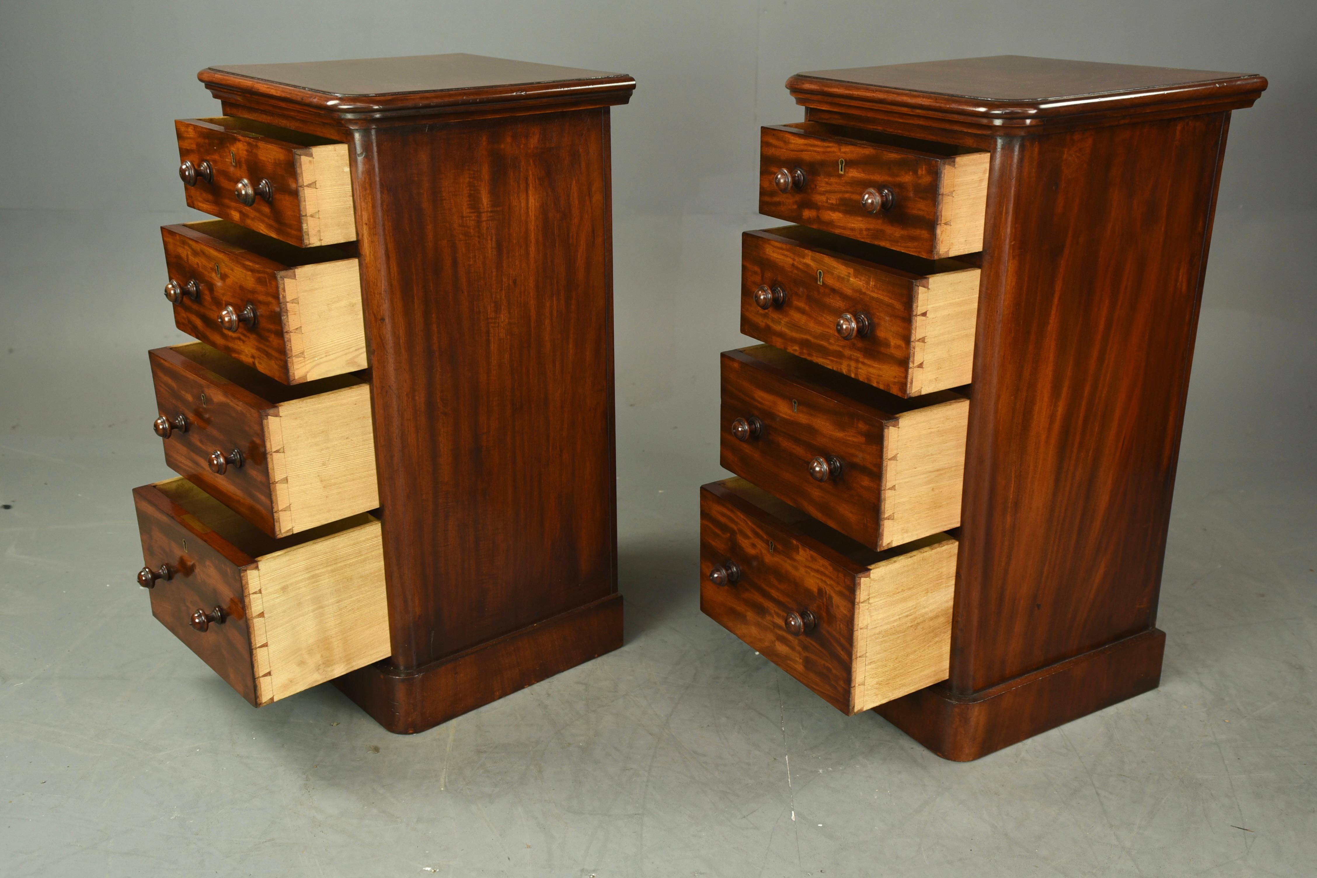 Mid-19th Century Pair of Victorian Bedside Chests of Drawers Nite Stands