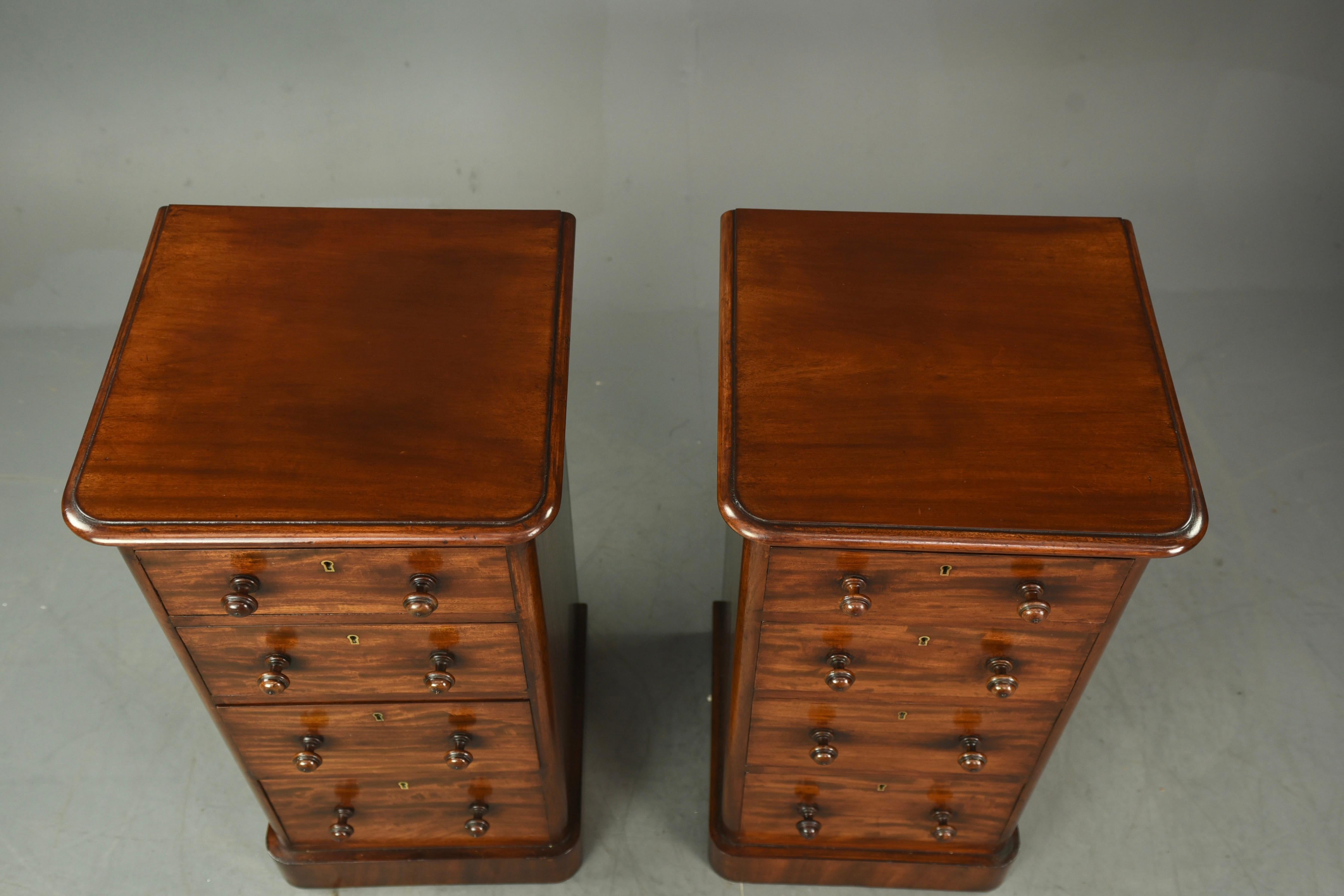 Mahogany Pair of Victorian Bedside Chests of Drawers Nite Stands
