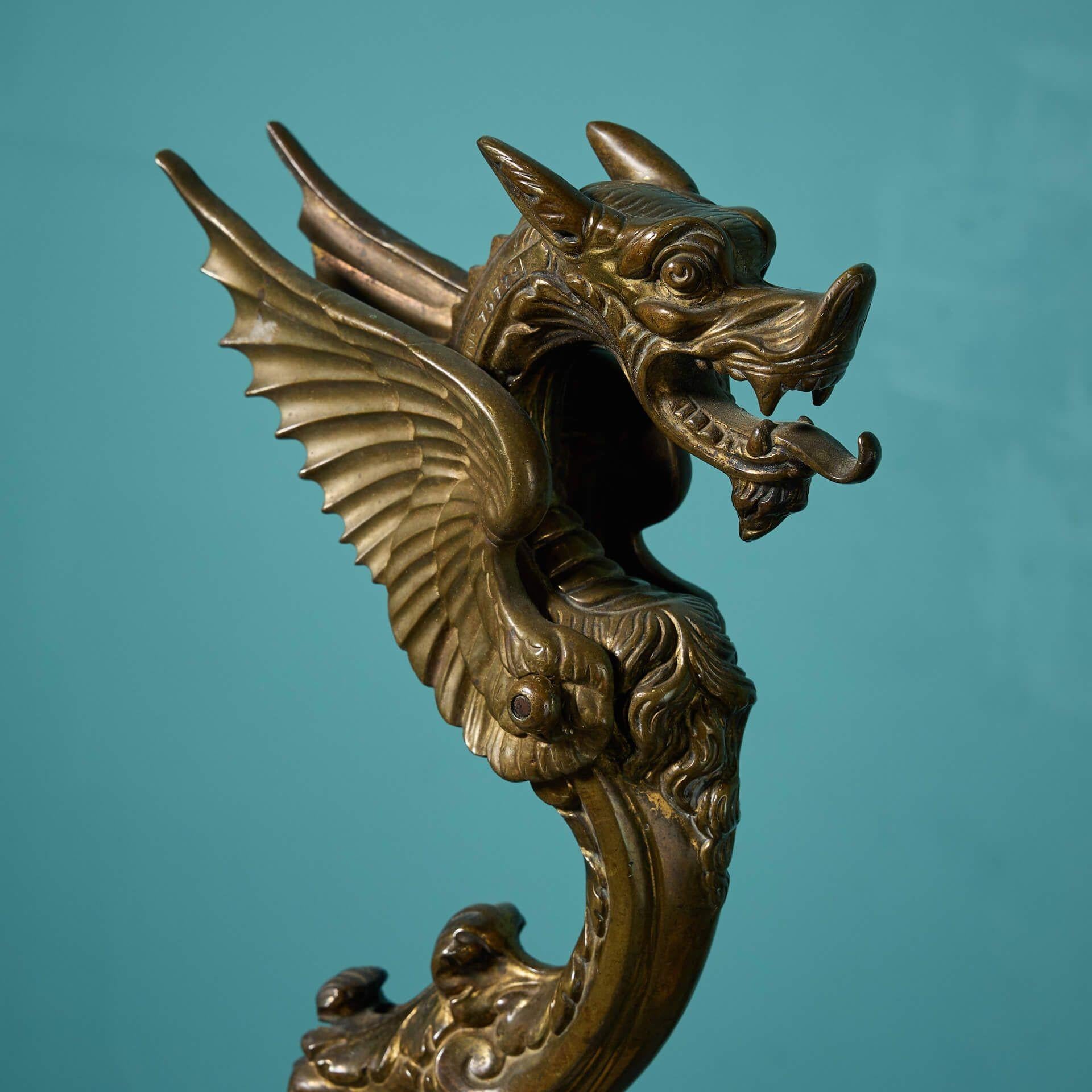 Victorien Paire de Dragons Monopedia en laiton de l'époque victorienne sur des bases en marbre en vente