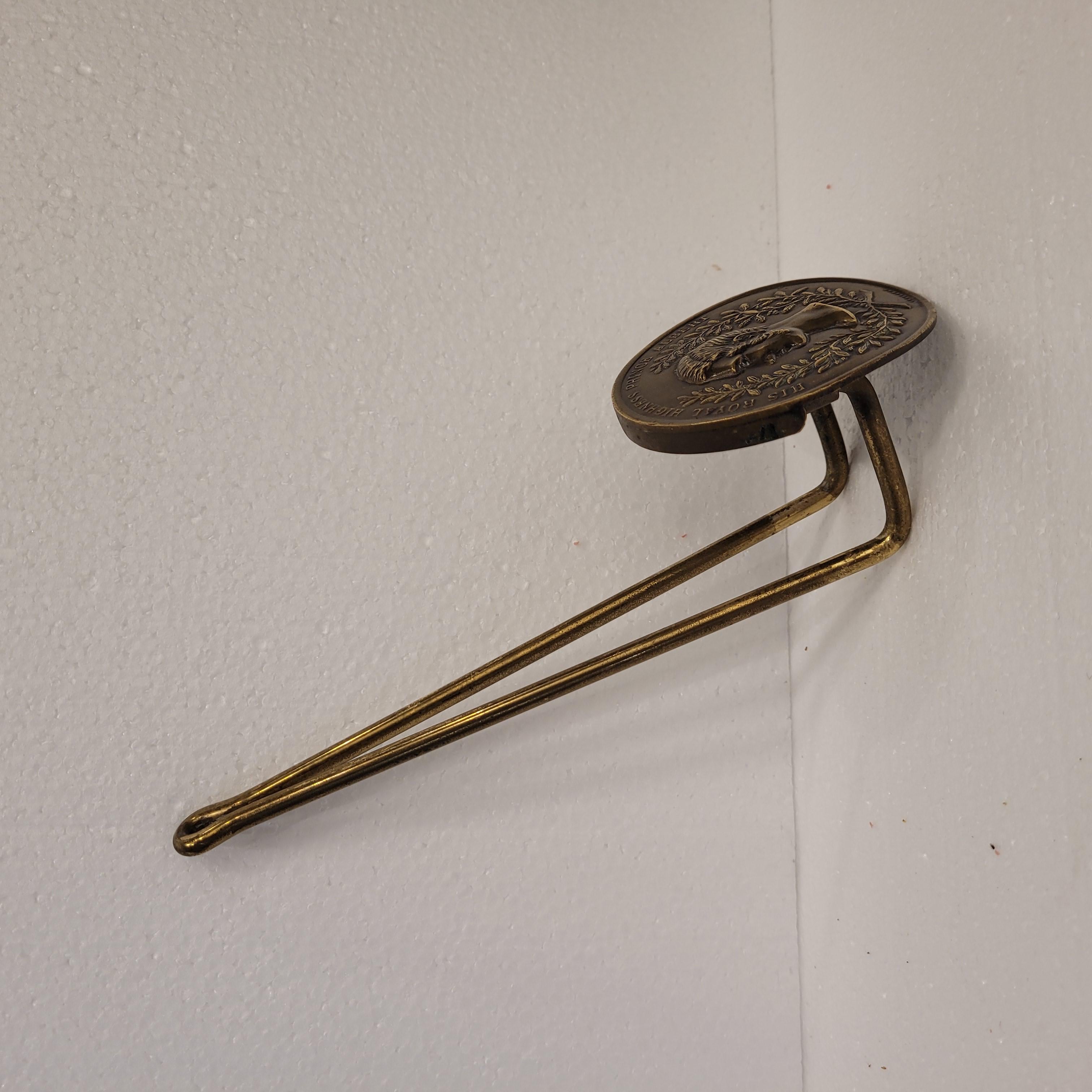 Paire de porte-attaches en bronze de l'époque victorienne Prince Albert Angleterre en vente 5