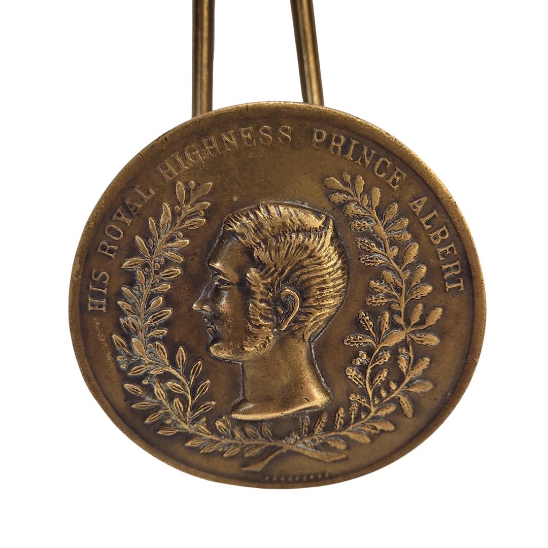 Marron Paire de porte-attaches en bronze de l'époque victorienne Prince Albert Angleterre en vente