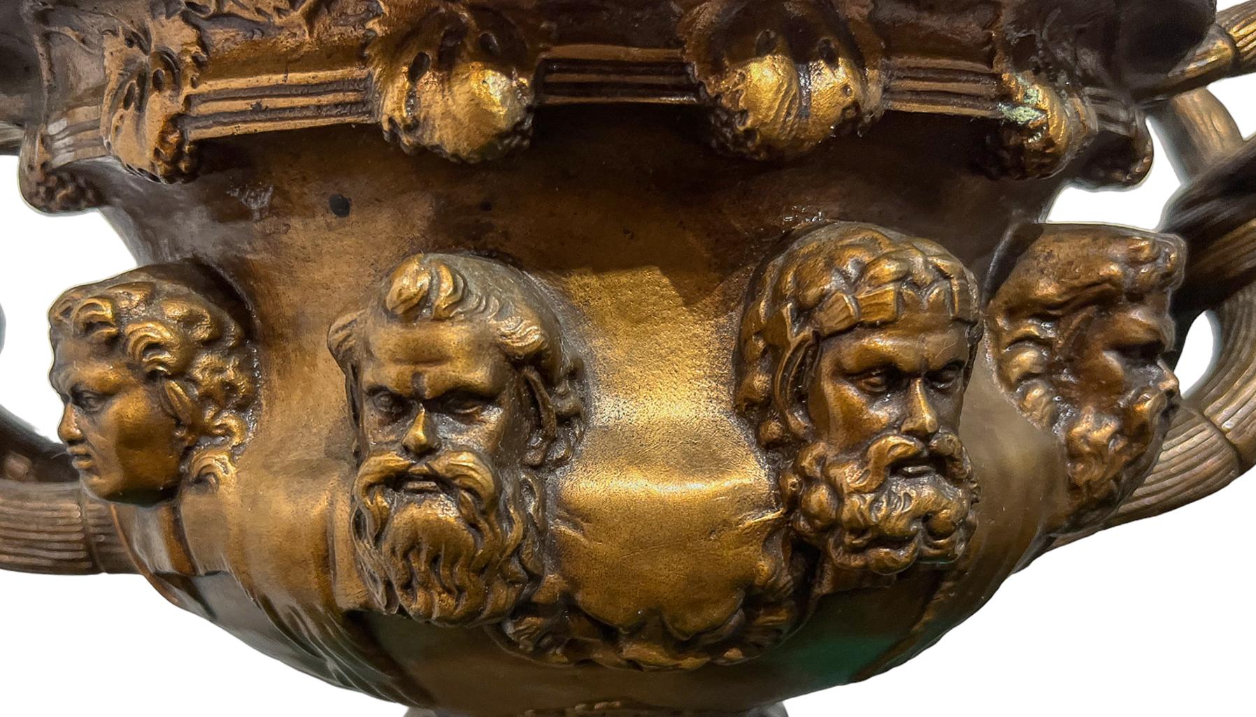 XIXe siècle Paire de vases victoriens en bronze Warwick de la fonderie Barbedienne  en vente