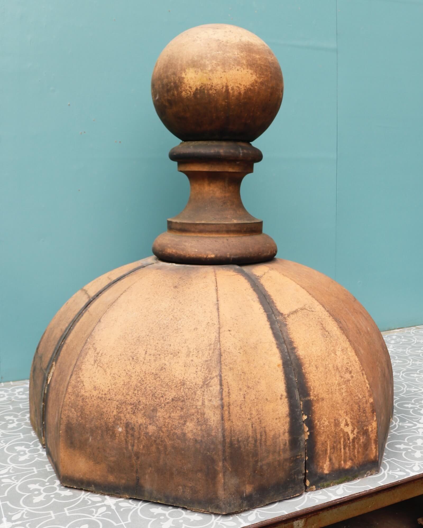 Pair of Victorian Buff Terracotta Finials or Pier Caps In Fair Condition For Sale In Wormelow, Herefordshire