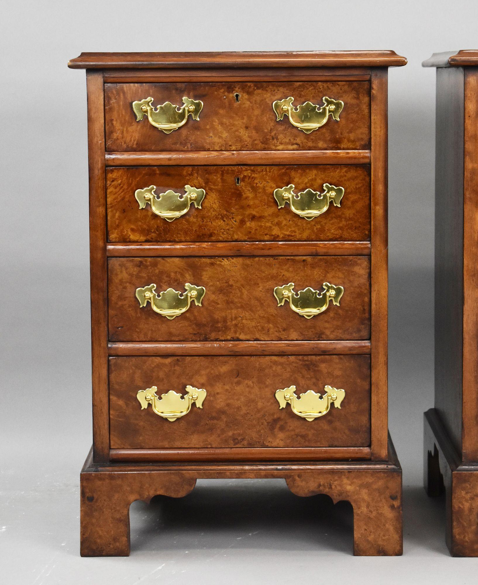 Inglese Coppia di sponde da letto vittoriane in radica di noce in vendita