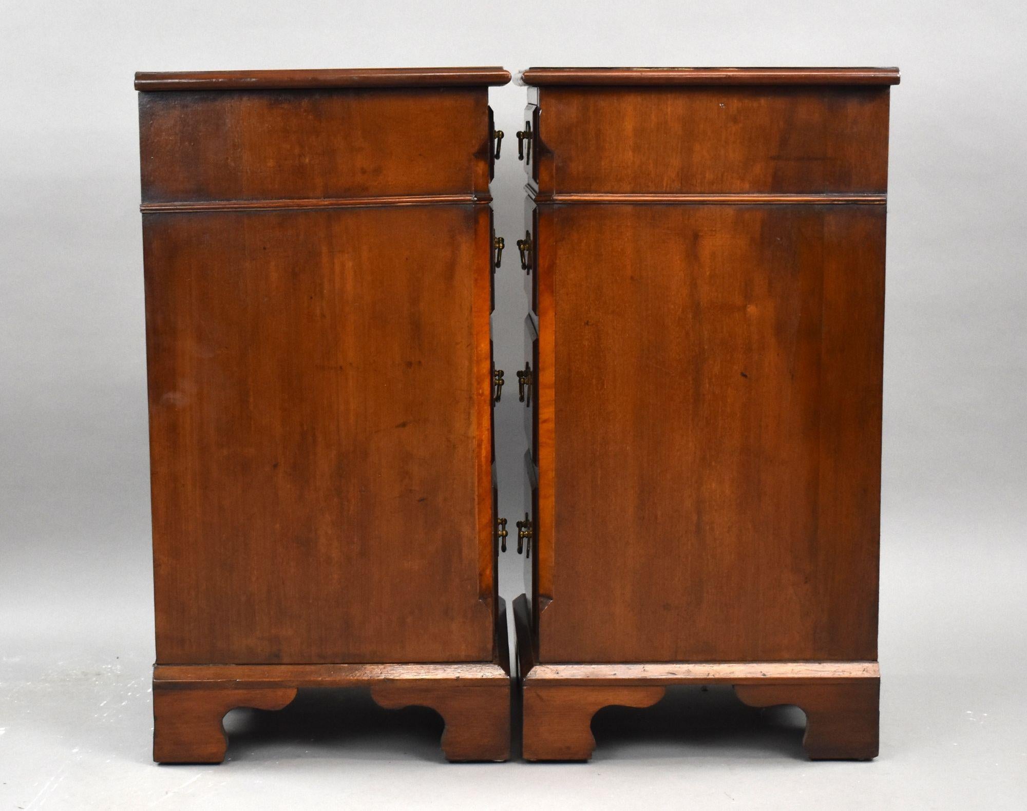 Paire de chevets victoriens en ronce de noyer Bon état - En vente à Chelmsford, Essex