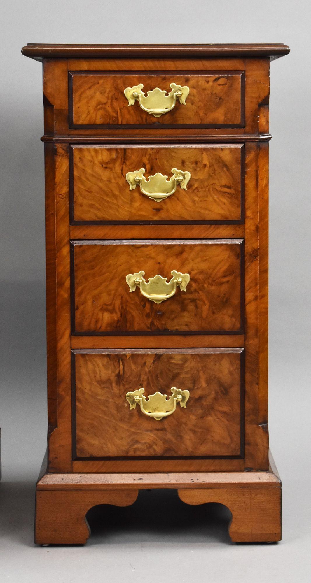 Paire de chevets victoriens en ronce de noyer en vente 1