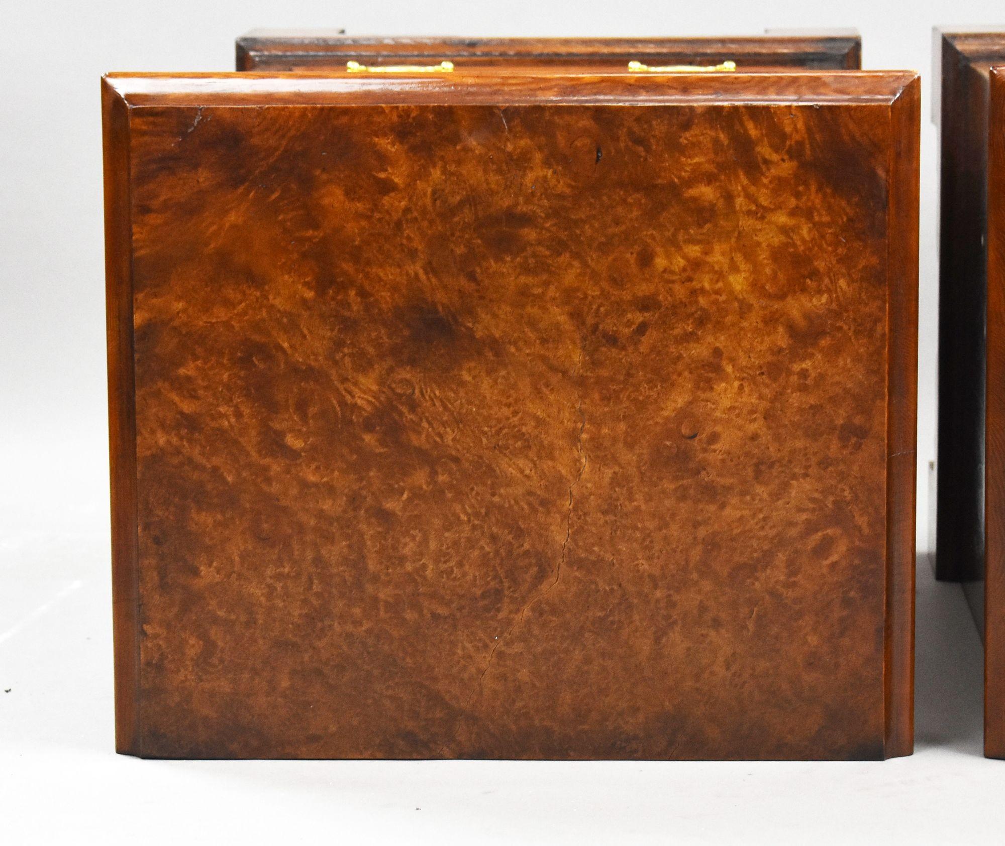 Coppia di sponde da letto vittoriane in radica di noce in vendita 1