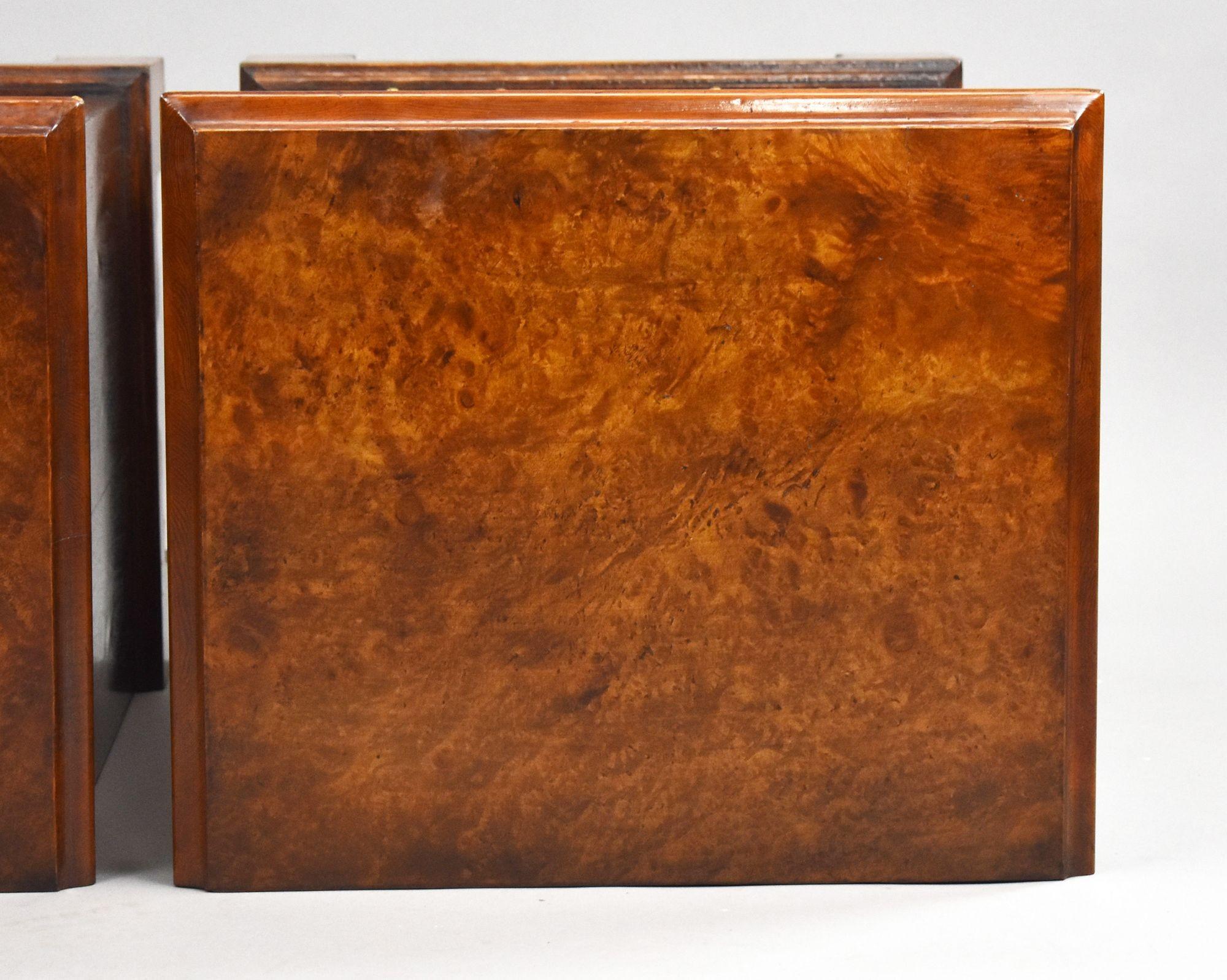 Coppia di sponde da letto vittoriane in radica di noce in vendita 2