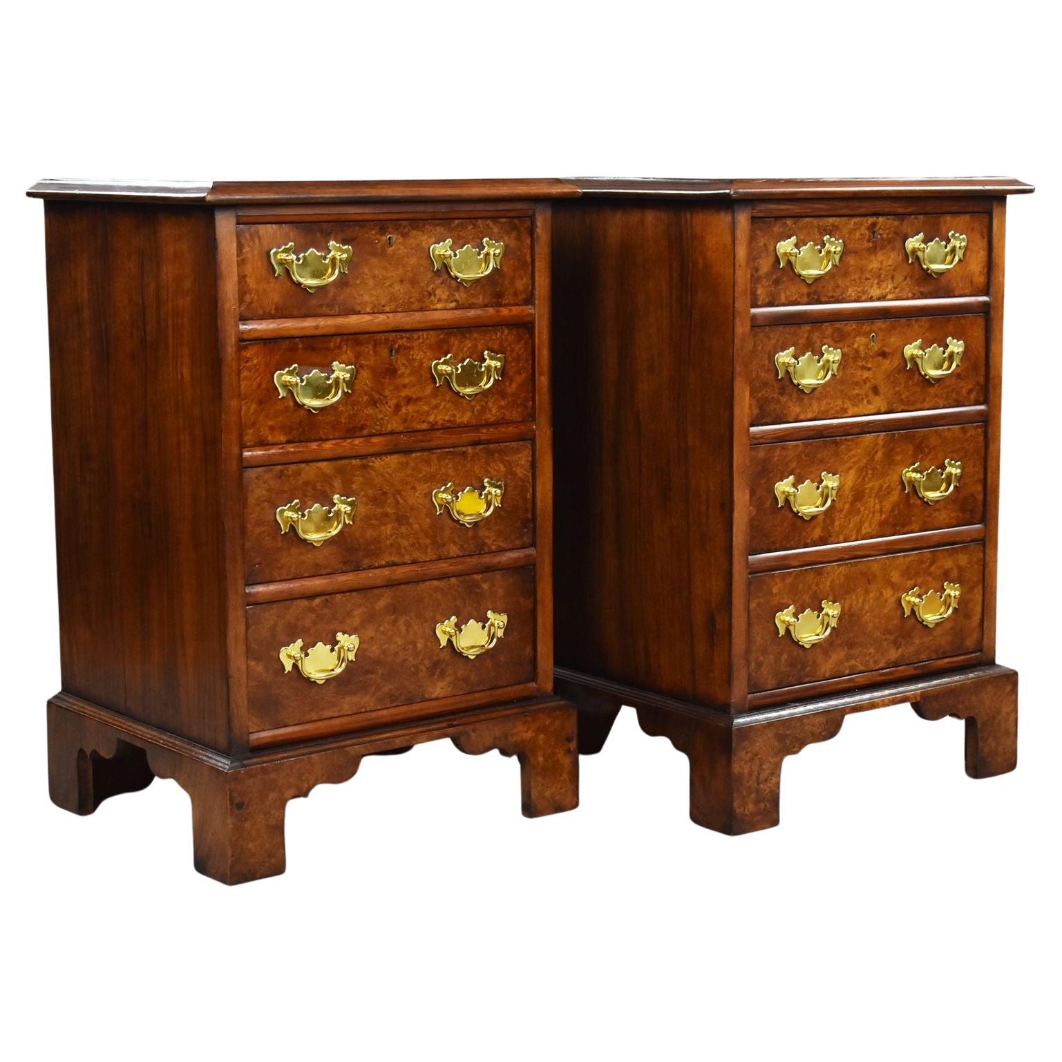 Paire de chevets victoriens en ronce de noyer