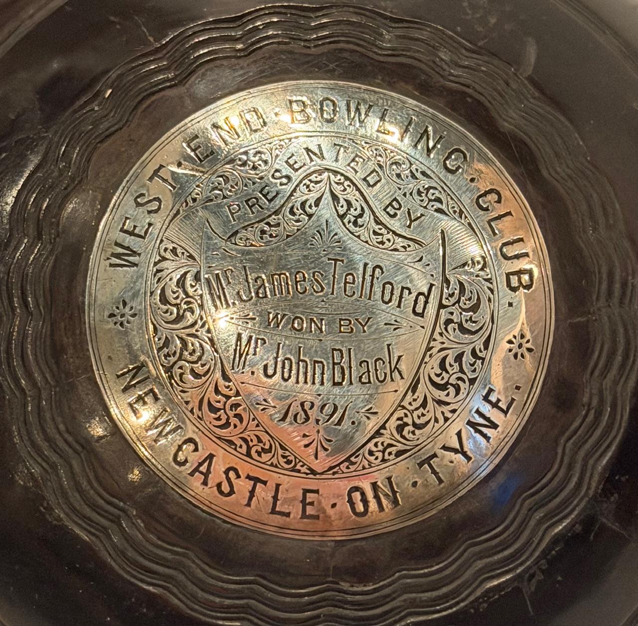 XIXe siècle Paire de boules de tapis victoriennes sur pied avec plaques en métal argenté en vente