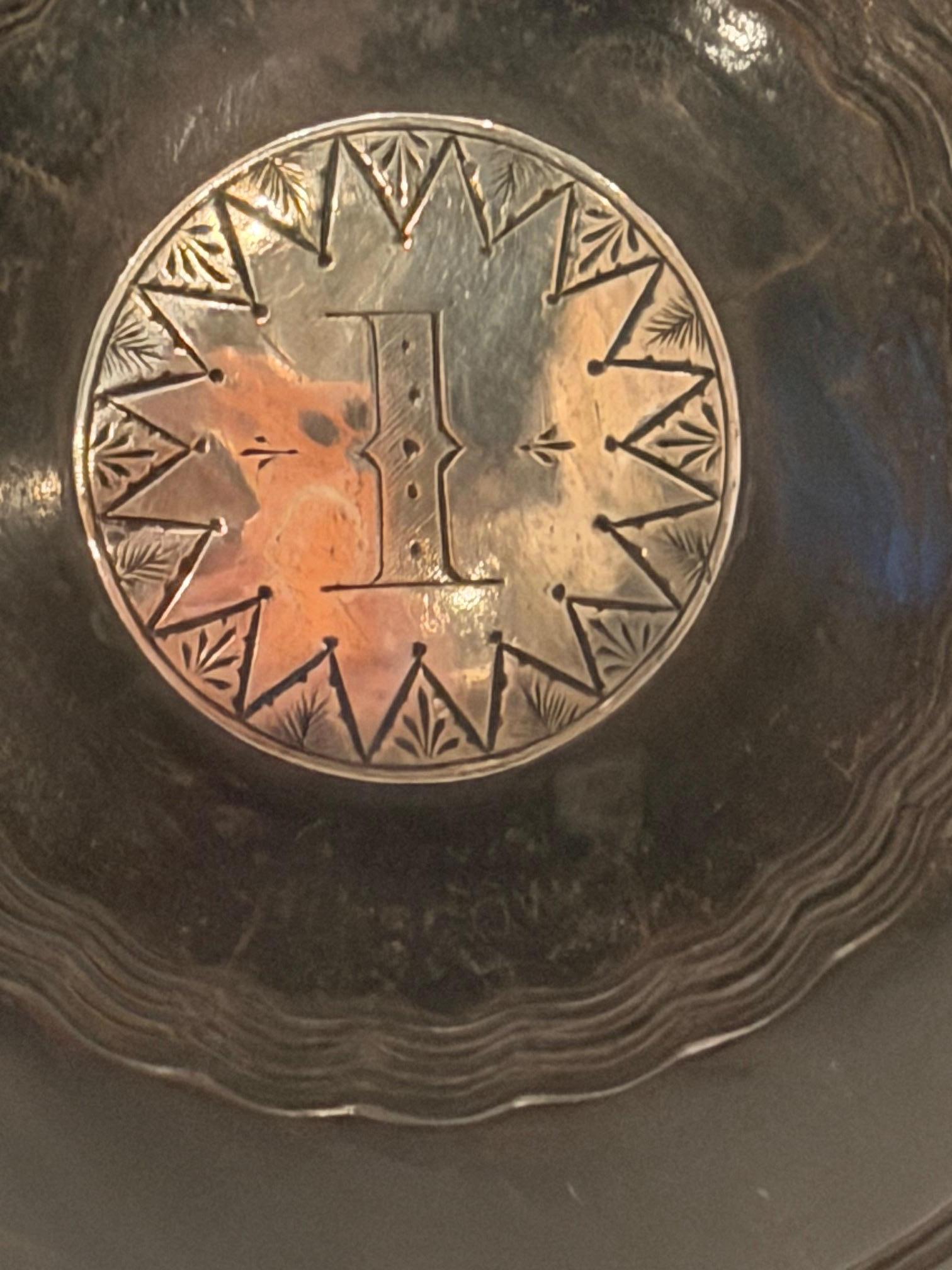 Paire de boules de tapis victoriennes sur pied avec plaques en métal argenté en vente 2