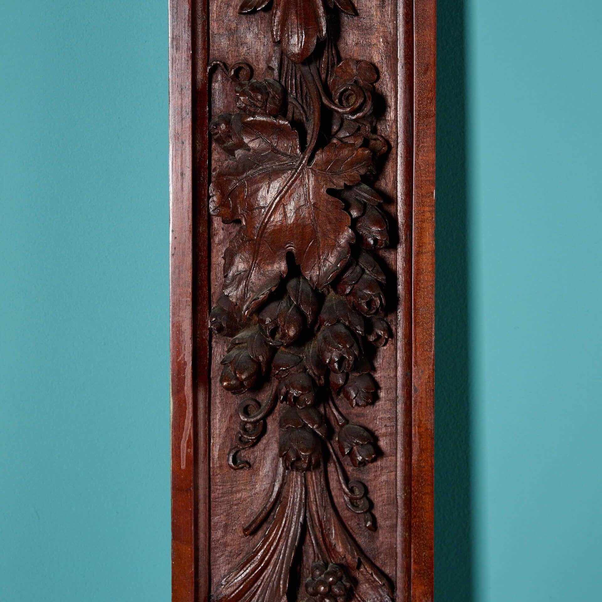 Sculpté à la main Paire de pilastres victoriens en acajou sculpté en vente