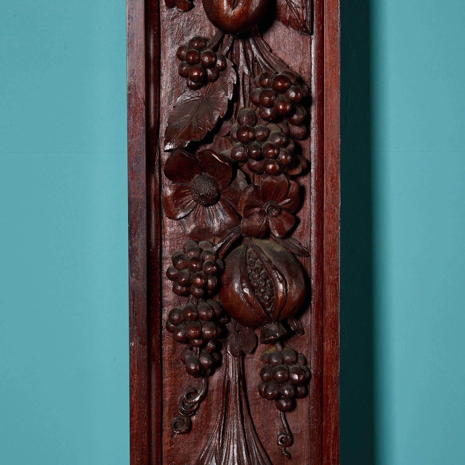 Paire de pilastres victoriens en acajou sculpté État moyen - En vente à Wormelow, Herefordshire