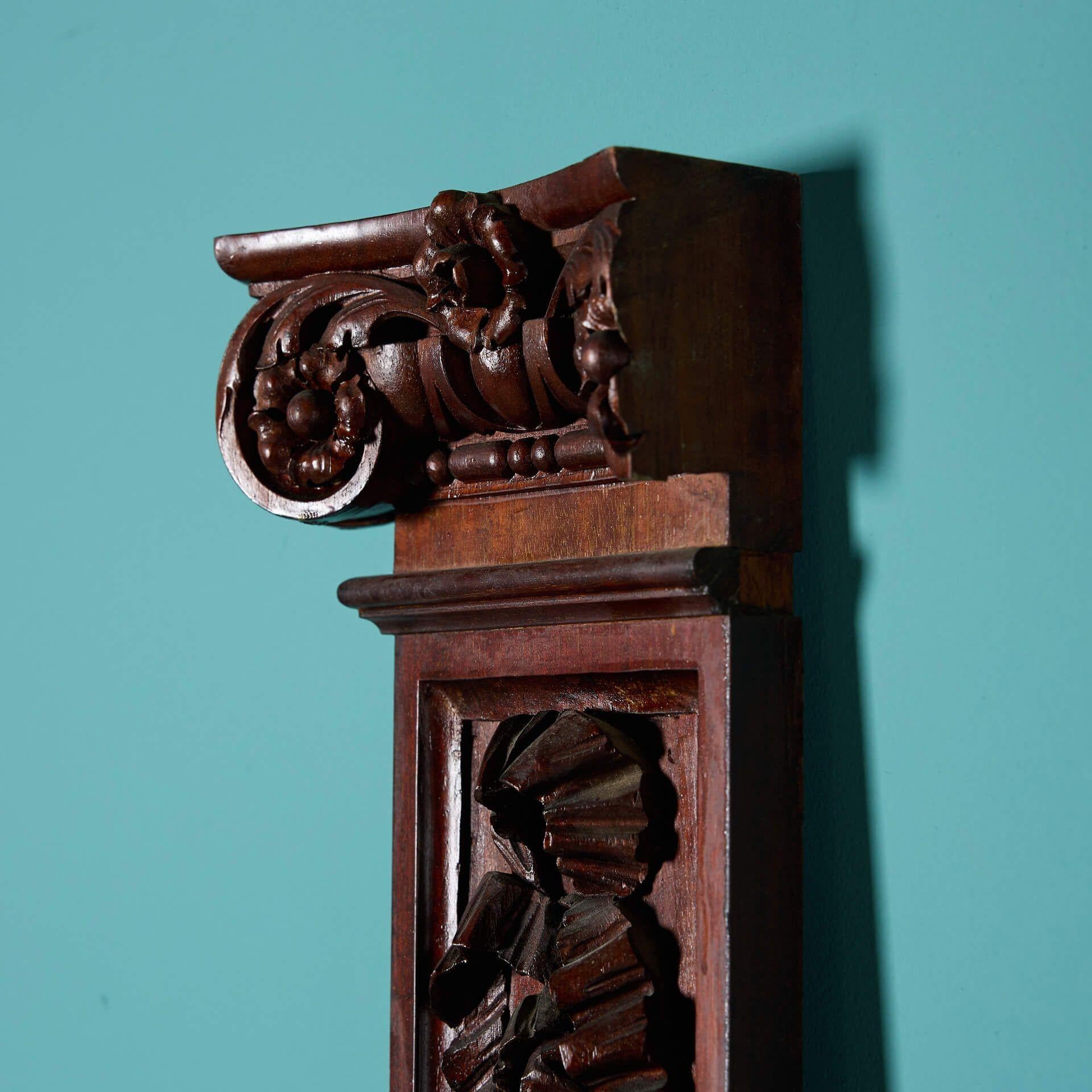 20ième siècle Paire de pilastres victoriens en acajou sculpté en vente