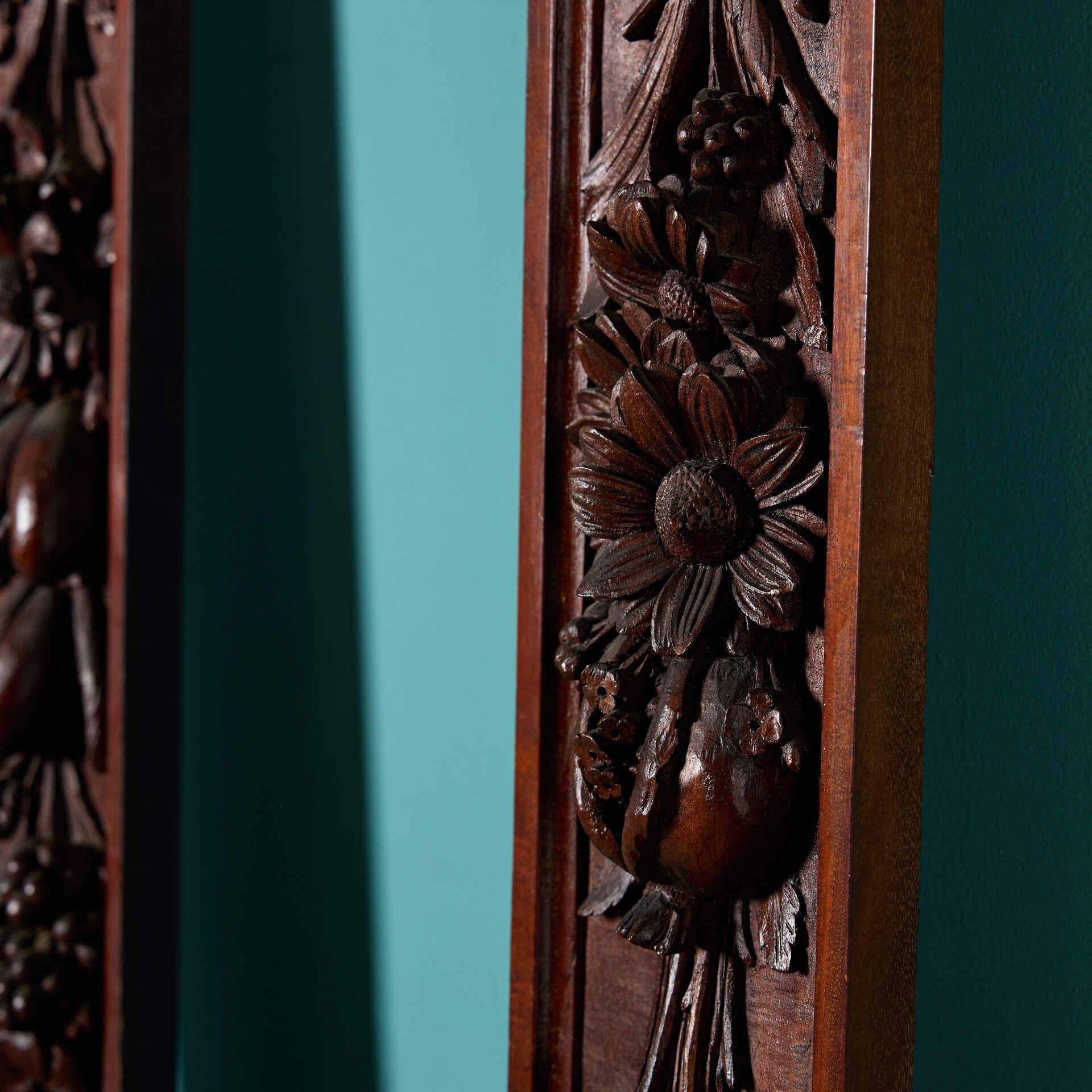 Bois Paire de pilastres victoriens en acajou sculpté en vente