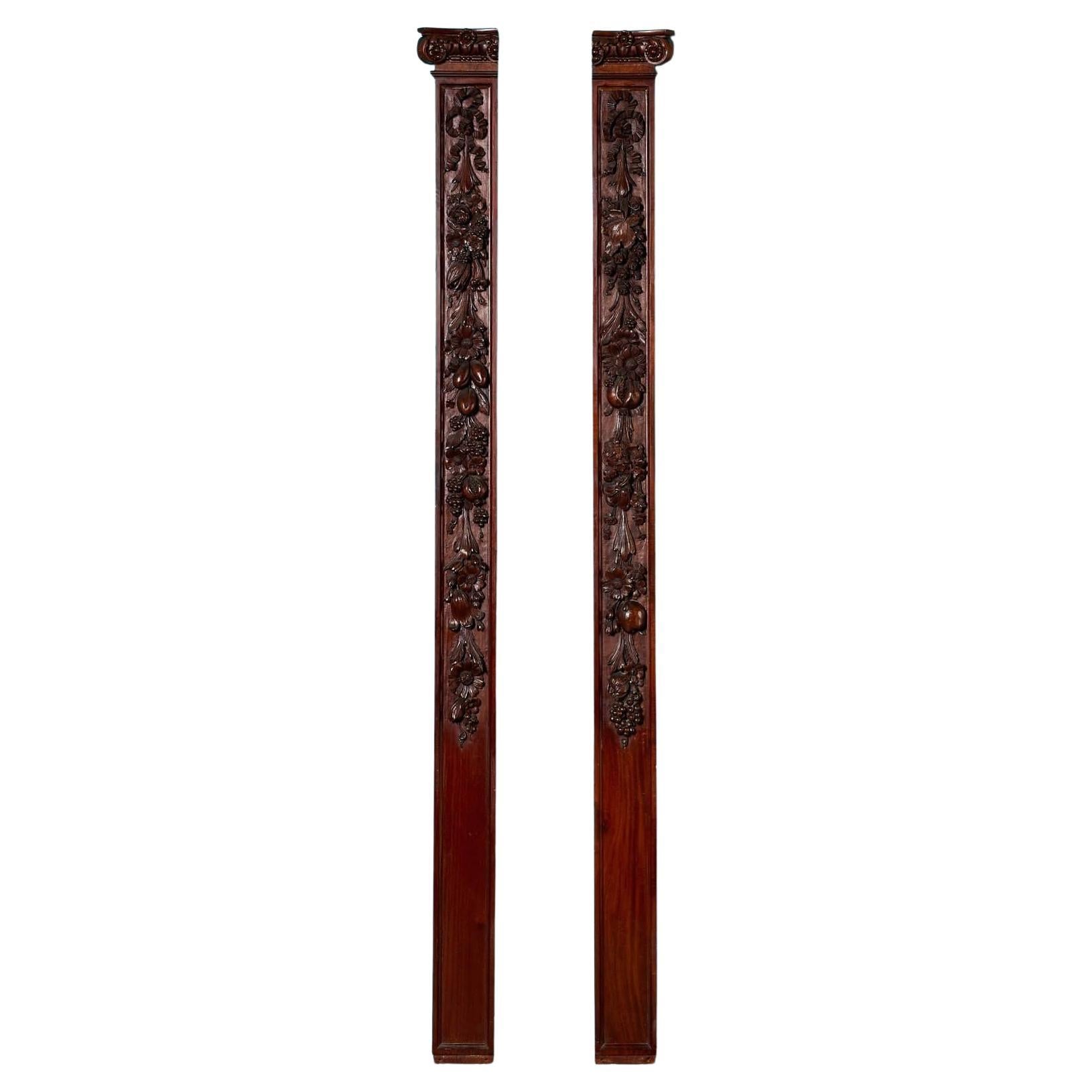 Paire de pilastres victoriens en acajou sculpté