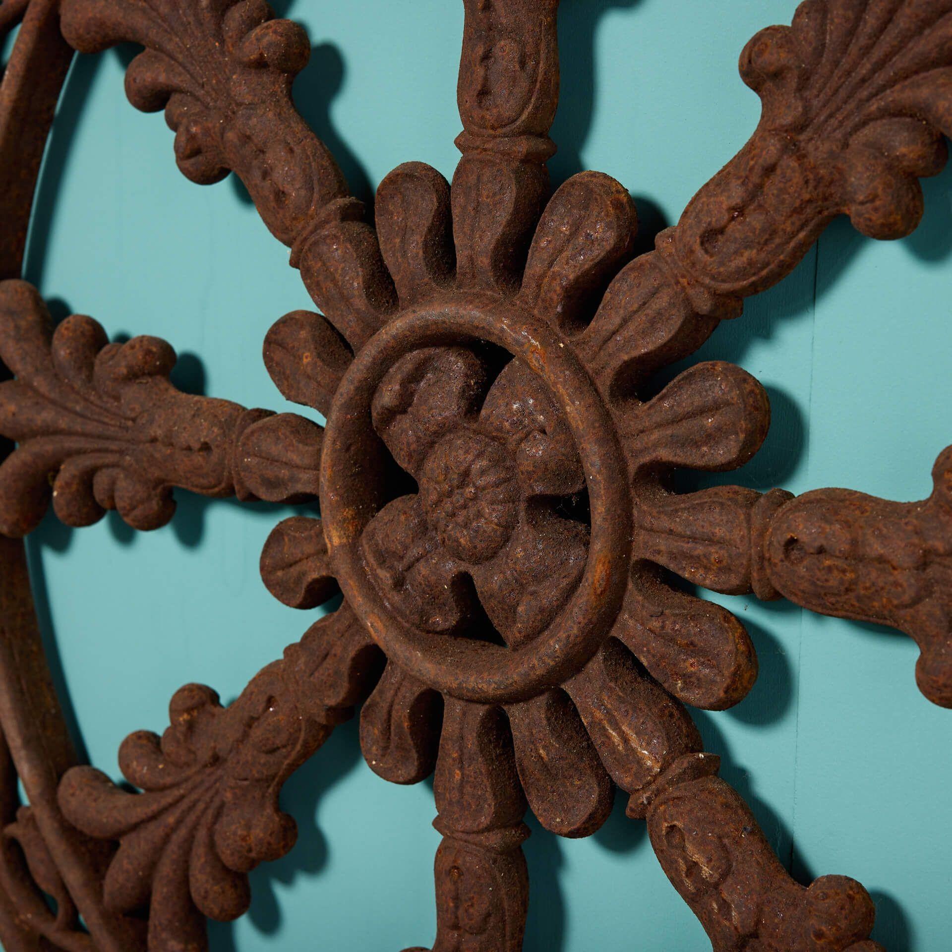19th Century Pair of Victorian Cast Iron Decorative Roundels For Sale