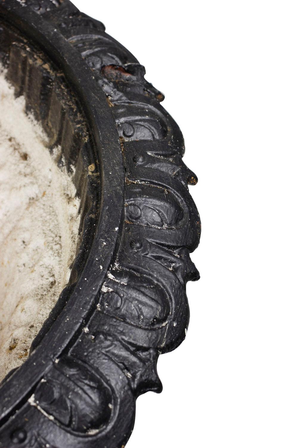 Coppia di urne vittoriane in ghisa per esterni in vendita 2