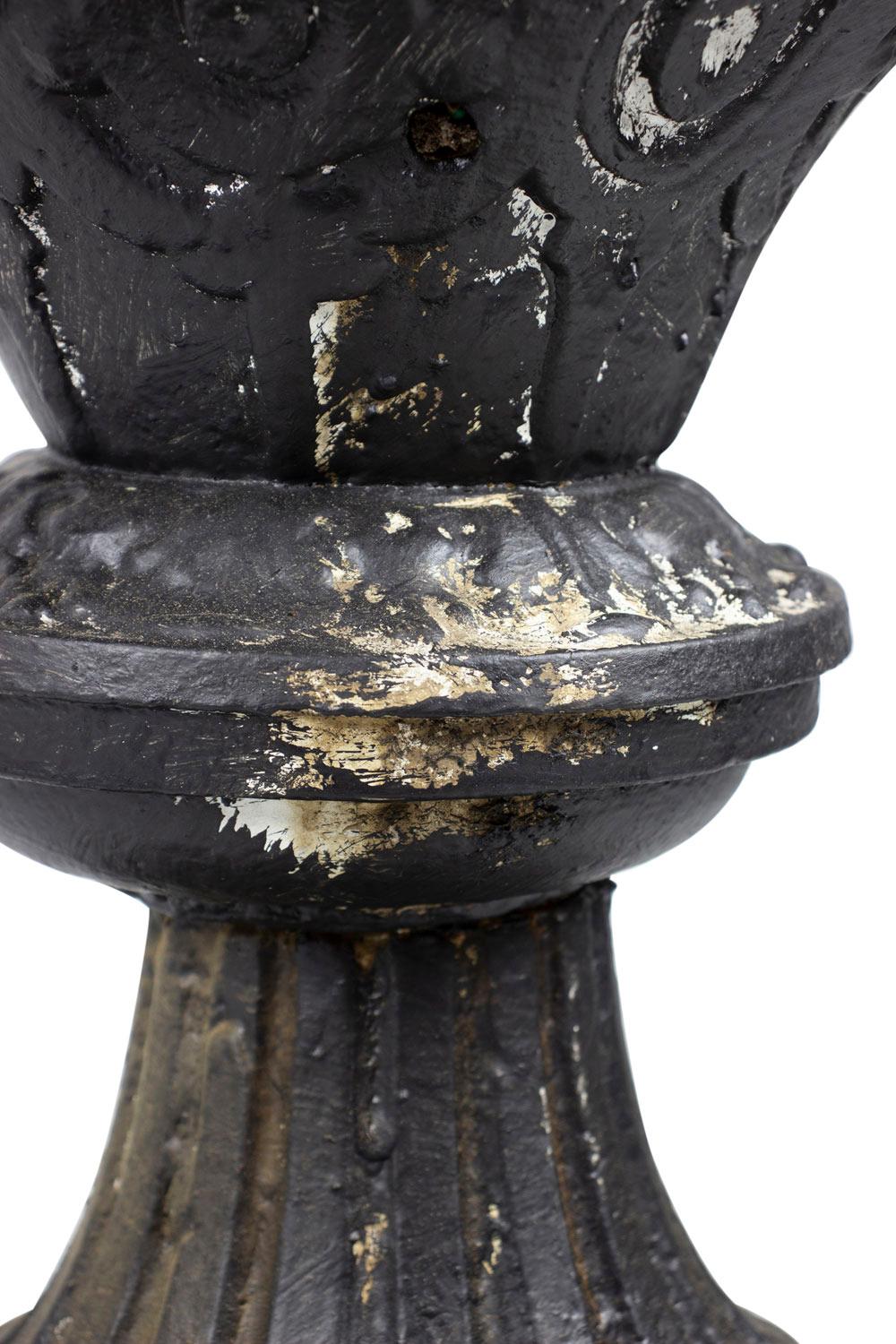 Coppia di urne vittoriane in ghisa per esterni in vendita 5