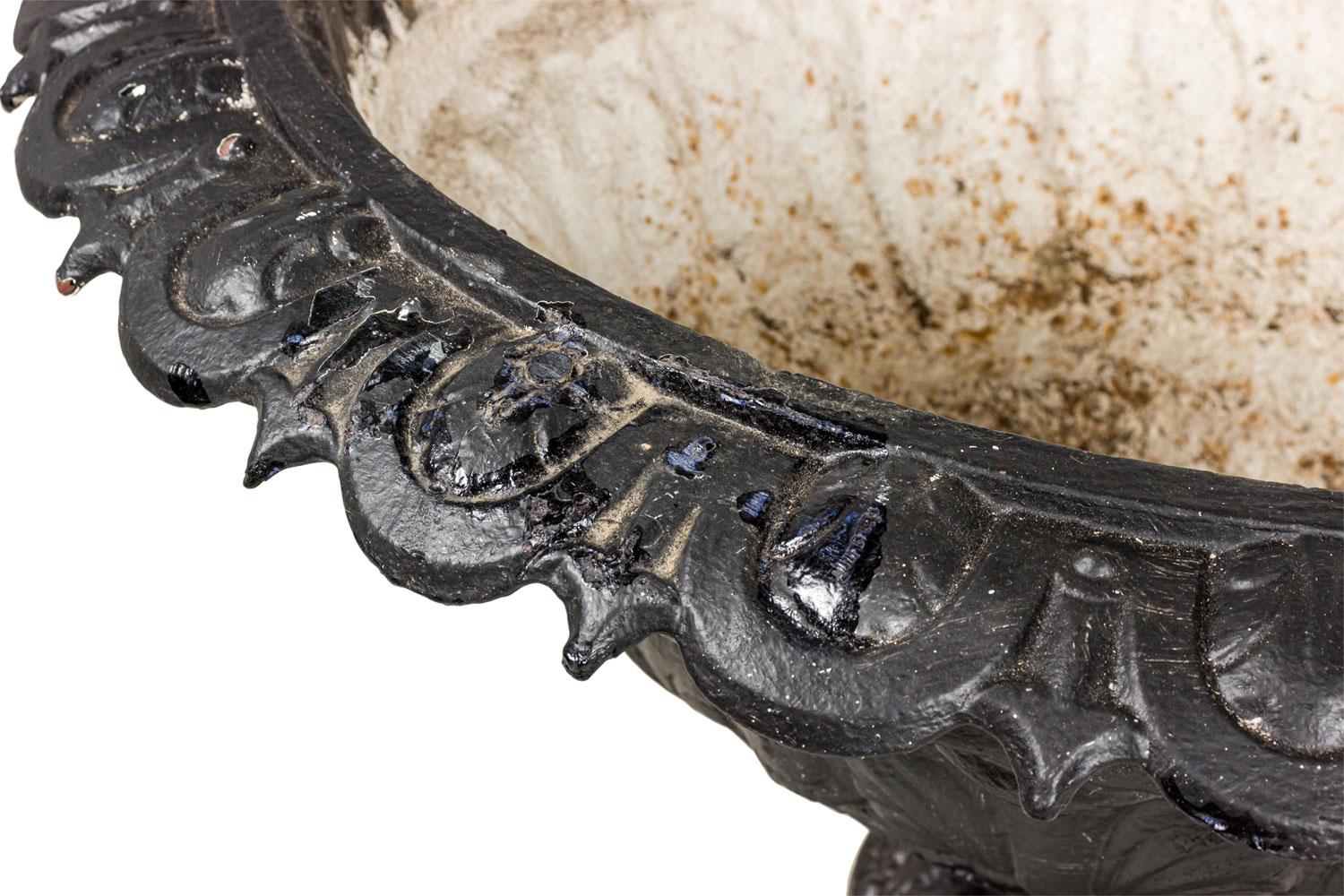 Coppia di urne vittoriane in ghisa per esterni In condizioni buone in vendita a Queens, NY