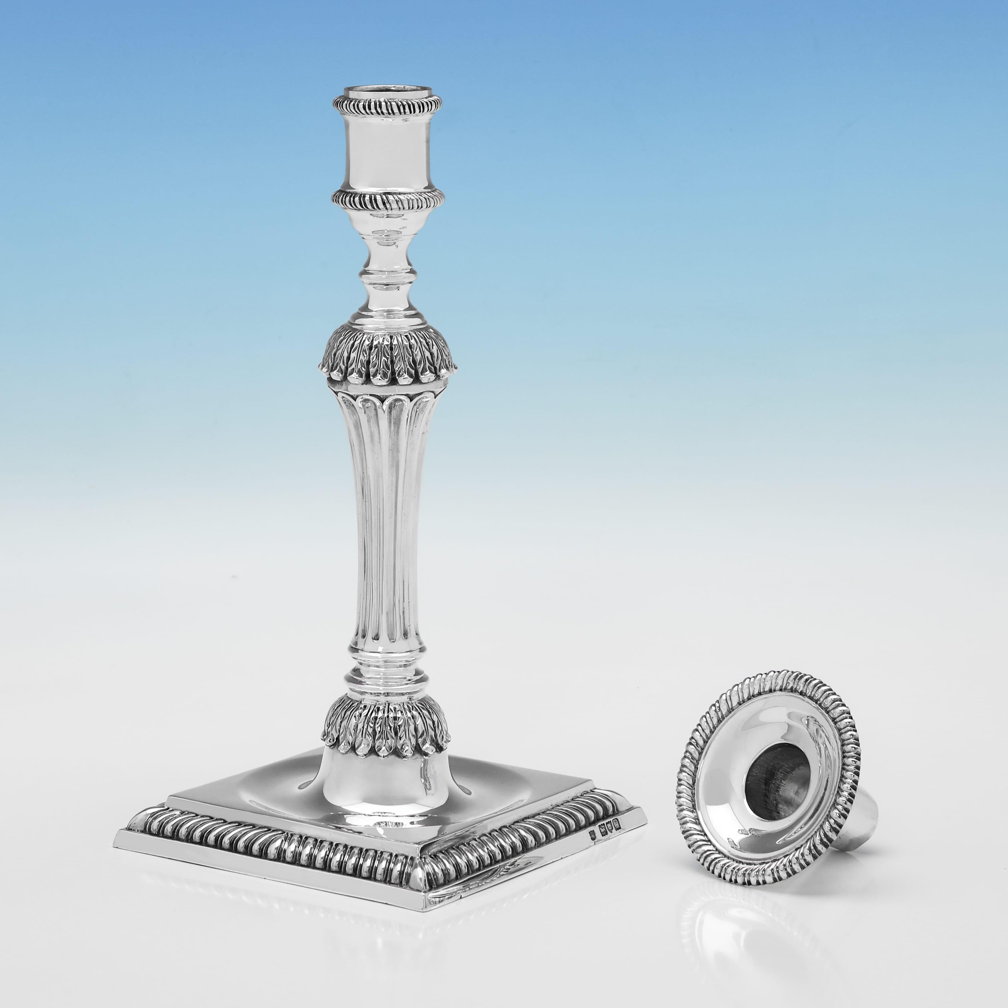 Vittoriano Coppia di candelieri vittoriani in argento fuso realizzati a Londra nel 1898 in vendita