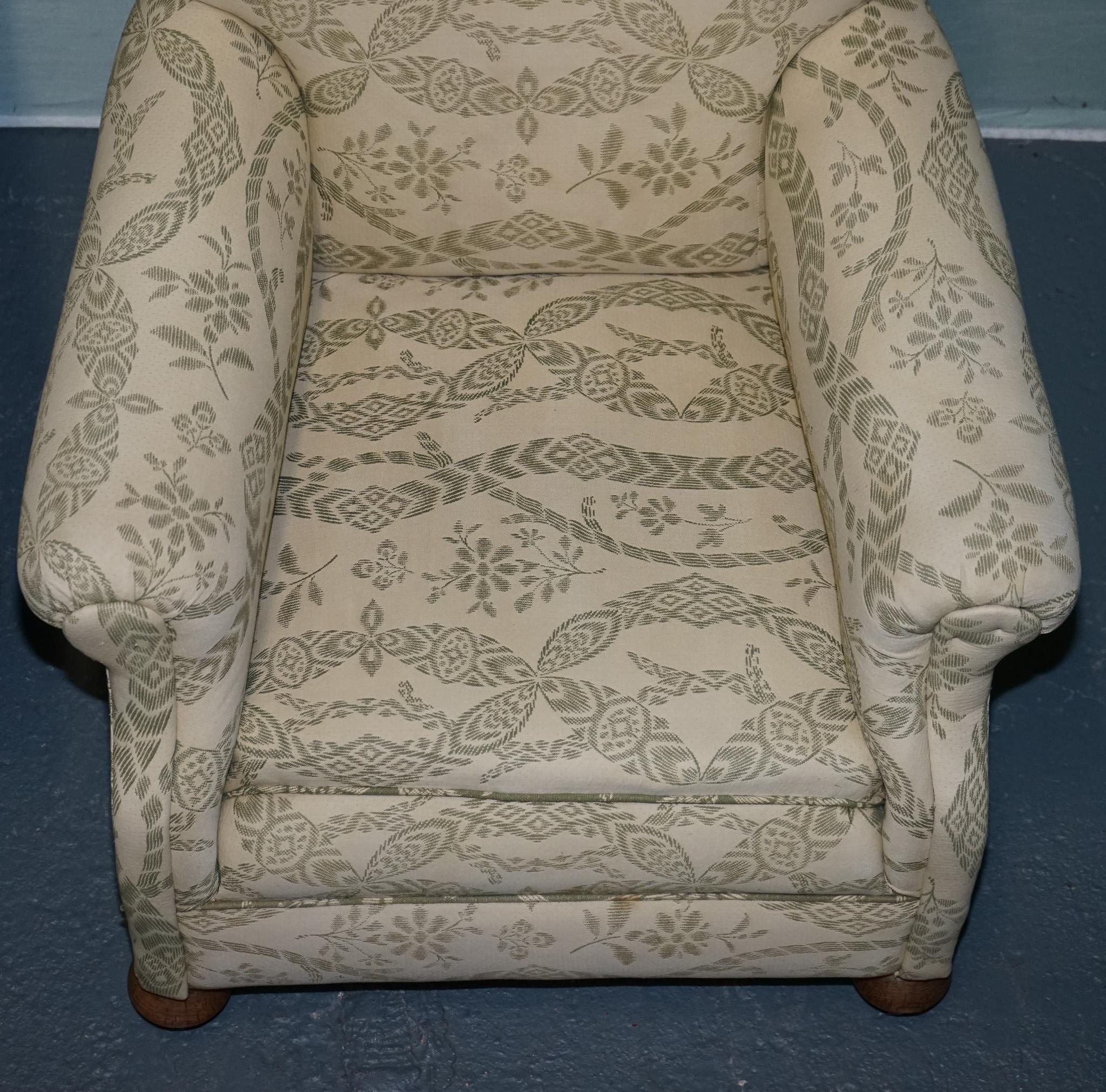 Paire de sièges VICTORIAN CLUB ARMCHAiRS FLORAL CREAM UPHOLSTERY FULLY SPRUNG SEATS en vente 6
