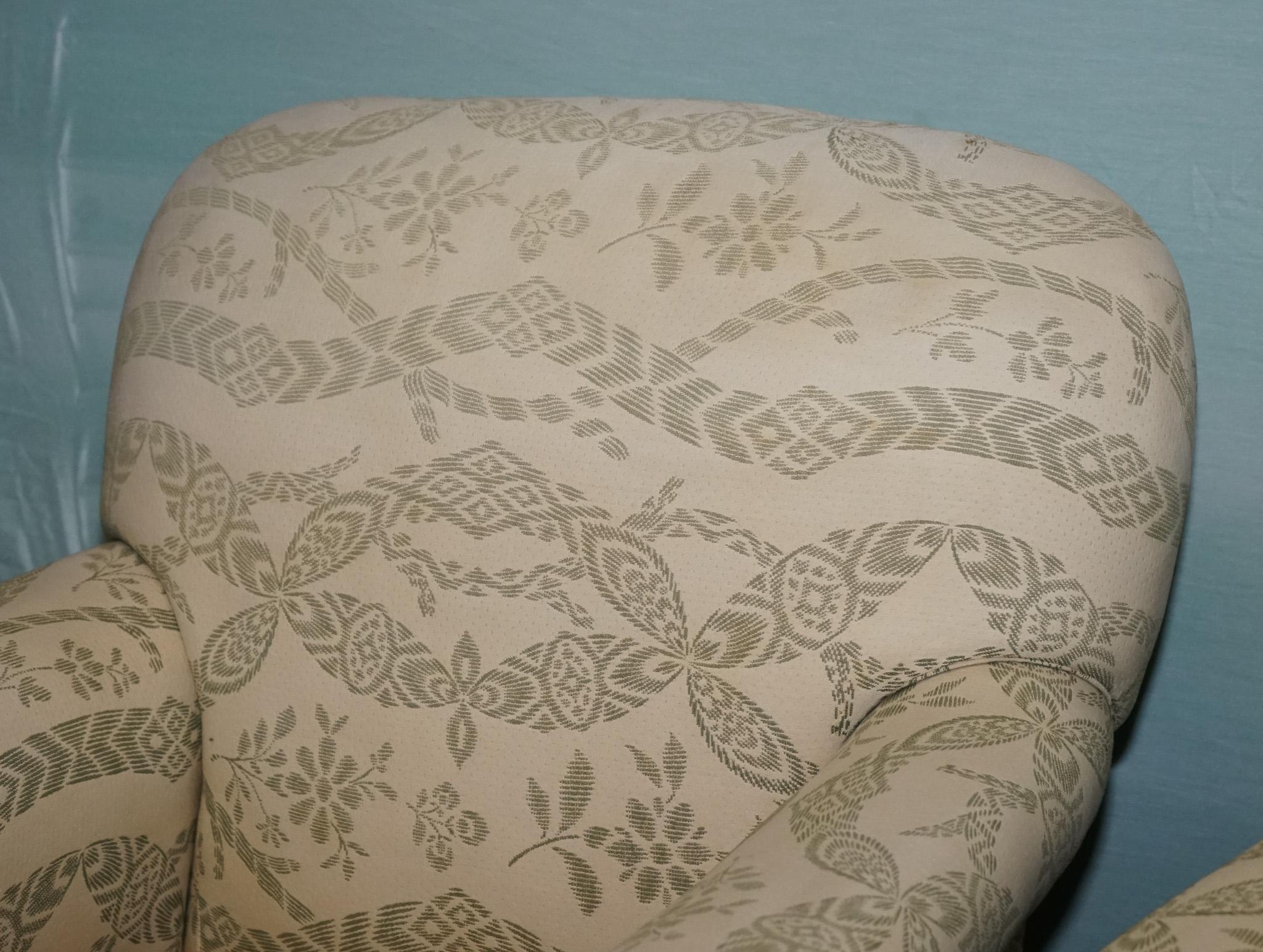 Paire de sièges VICTORIAN CLUB ARMCHAiRS FLORAL CREAM UPHOLSTERY FULLY SPRUNG SEATS Bon état - En vente à Pulborough, GB