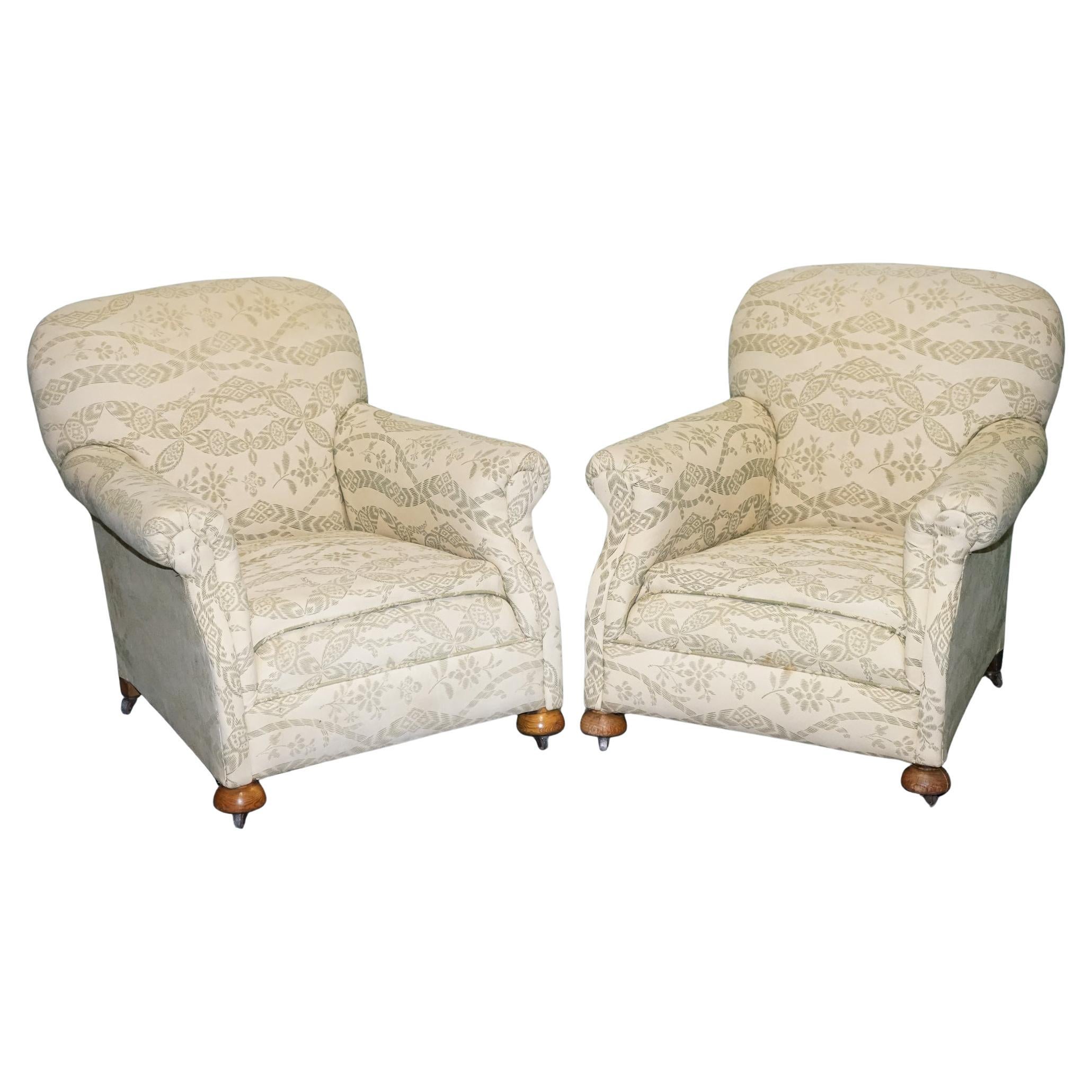 Paire de sièges VICTORIAN CLUB ARMCHAiRS FLORAL CREAM UPHOLSTERY FULLY SPRUNG SEATS en vente