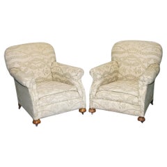 Paire de sièges VICTORIAN CLUB ARMCHAiRS FLORAL CREAM UPHOLSTERY FULLY SPRUNG SEATS