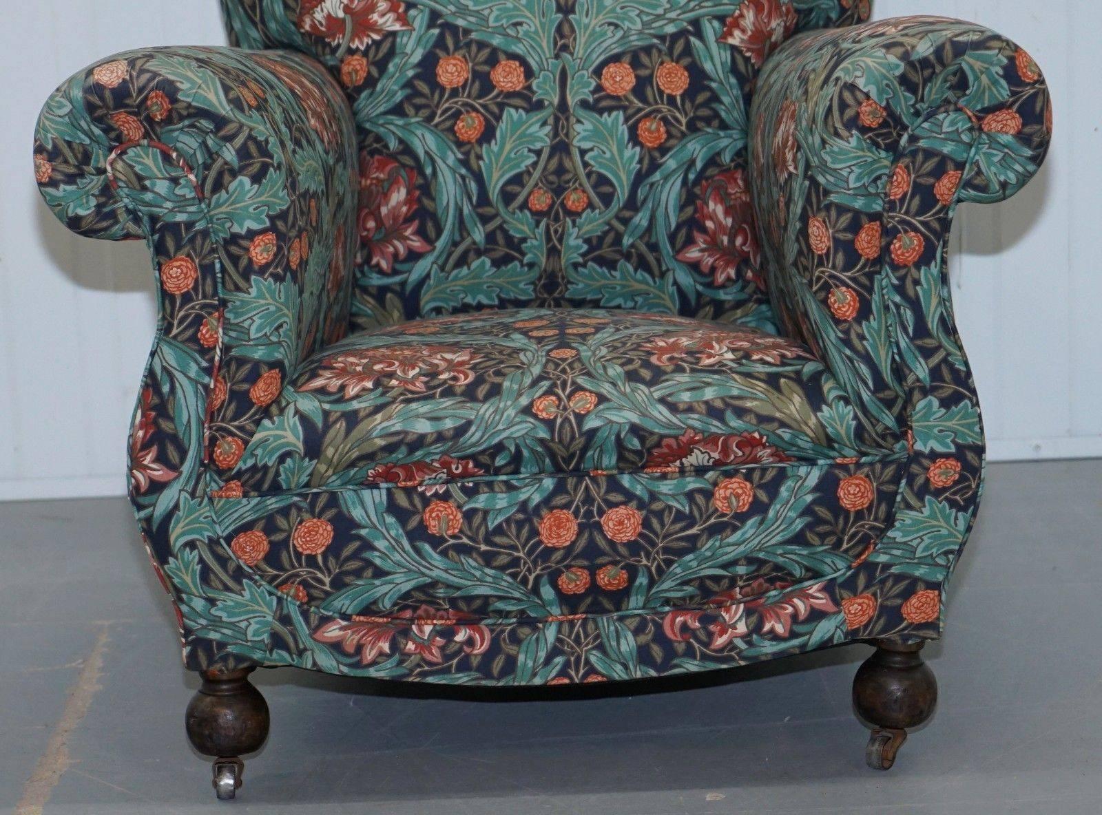 Paire de fauteuils club victoriens en tissu d'ameublement William Morris Part Suite 2