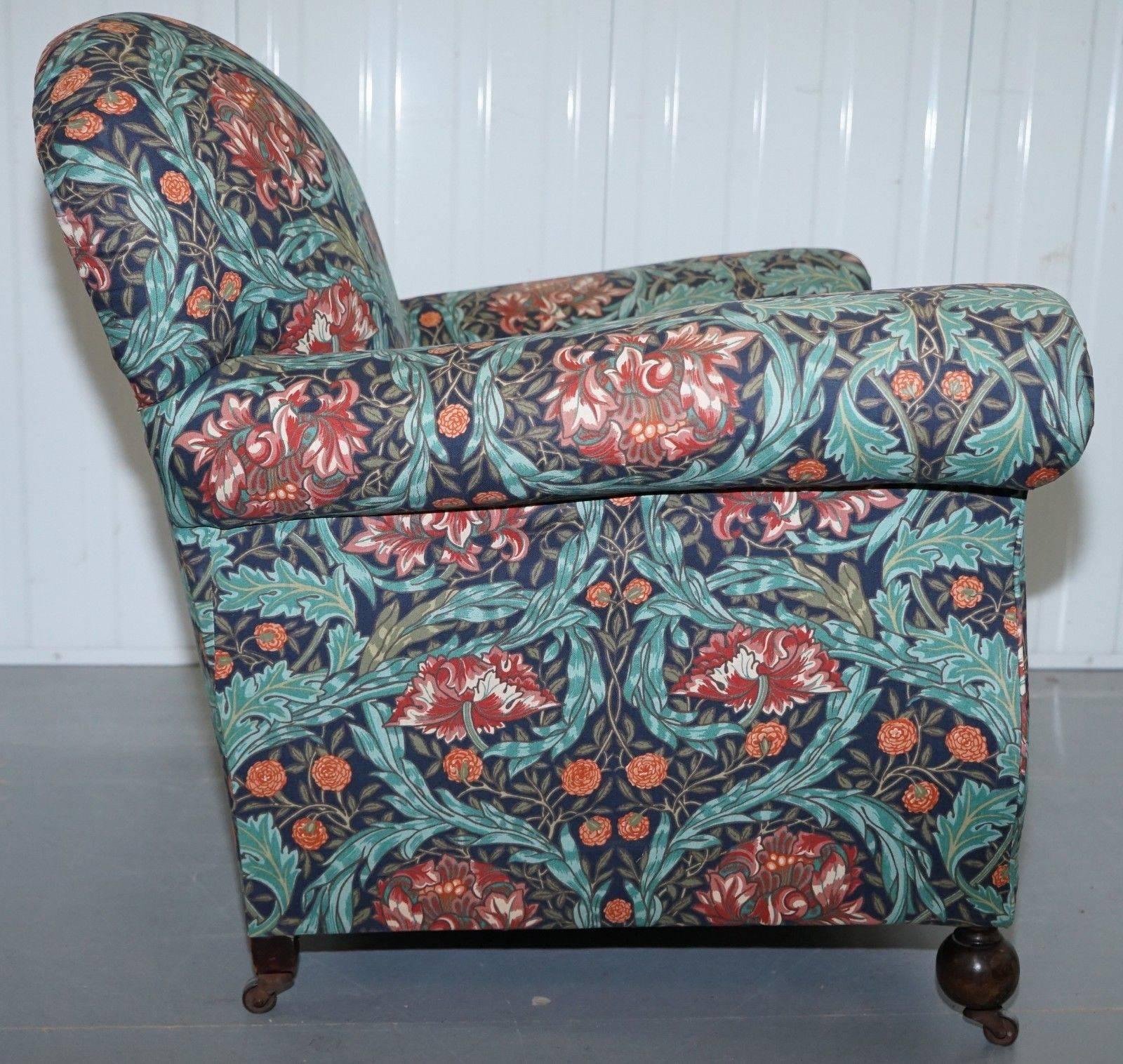 XIXe siècle Paire de fauteuils club victoriens en tissu d'ameublement William Morris Part Suite