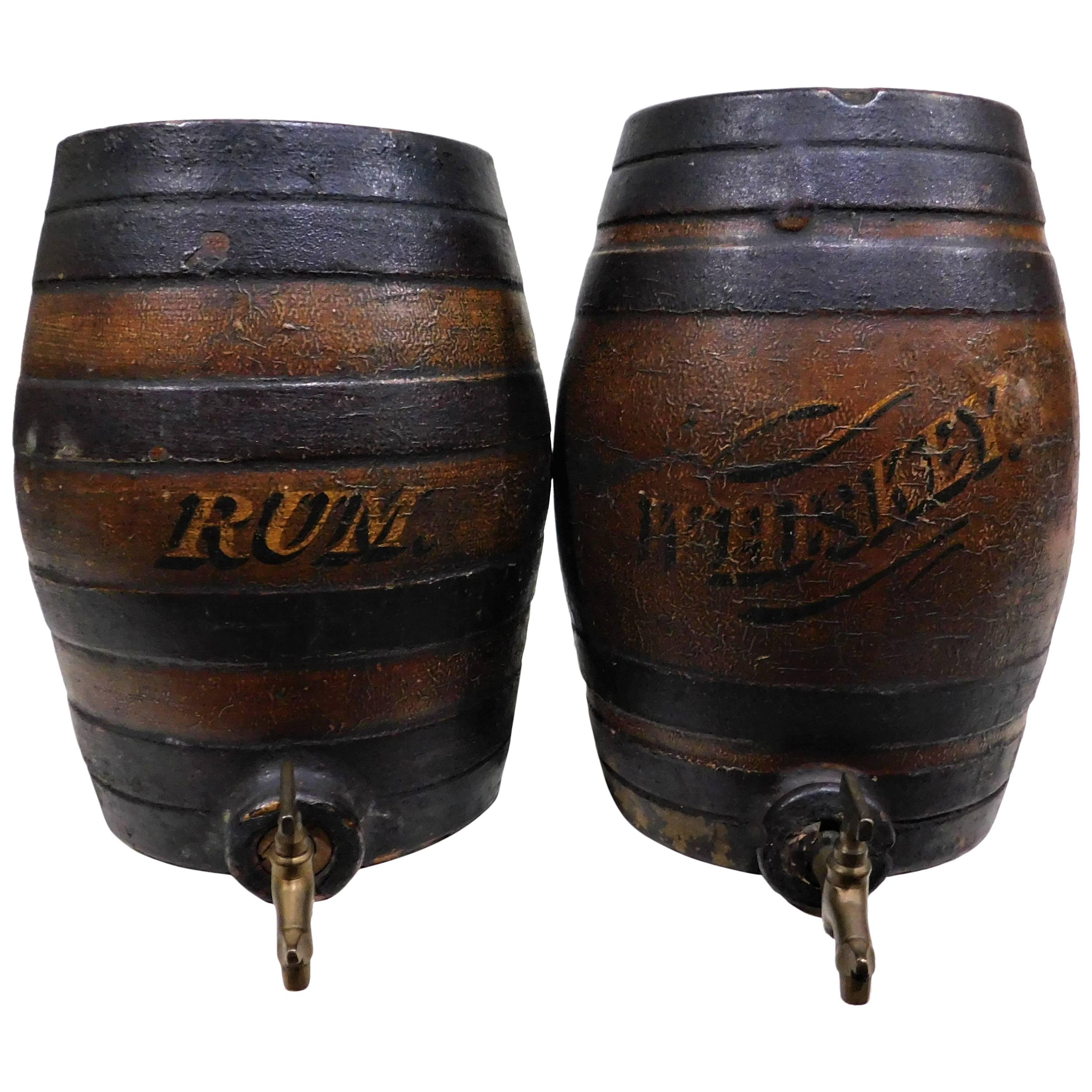 Coppia di barilotti di terracotta vittoriana per rum e whisky in vendita