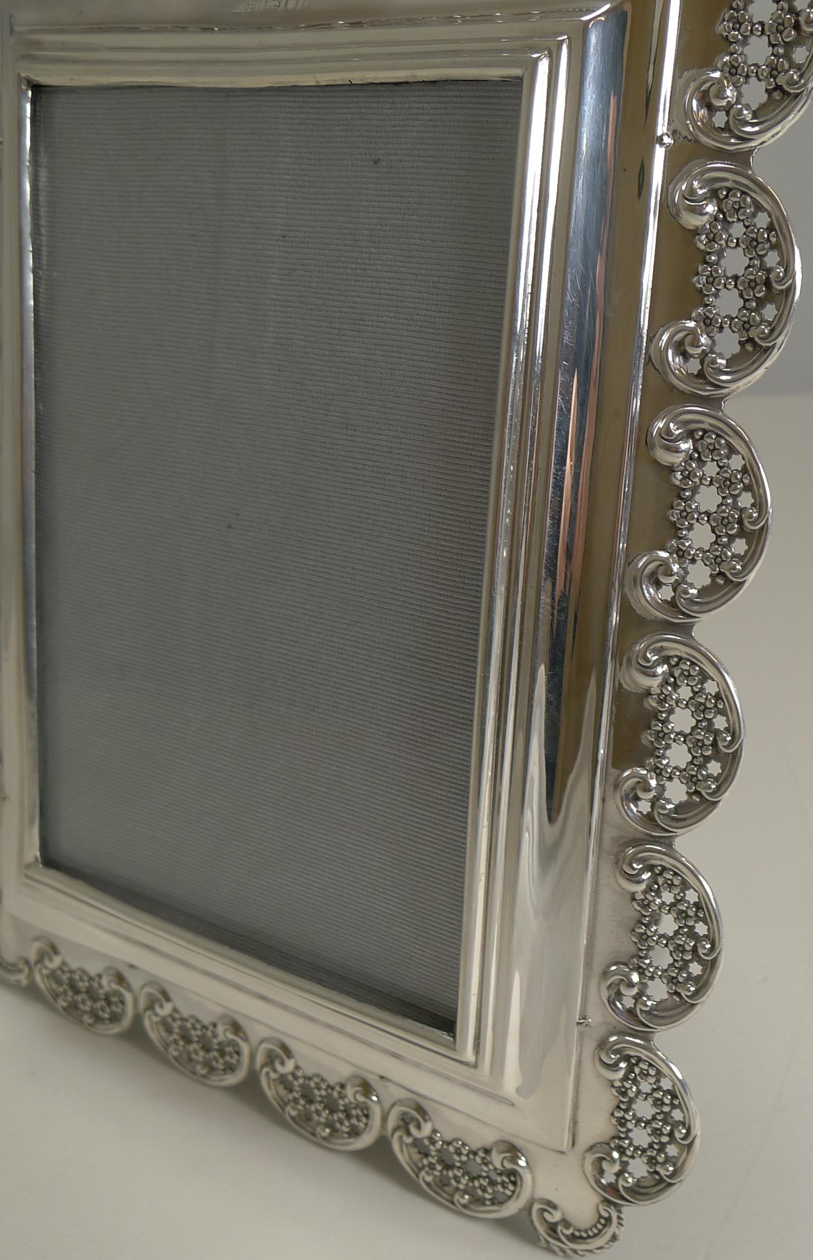 Pair of Victorian English Sterling Silver Photograph Frames, 1898 In Good Condition In Bath, GB