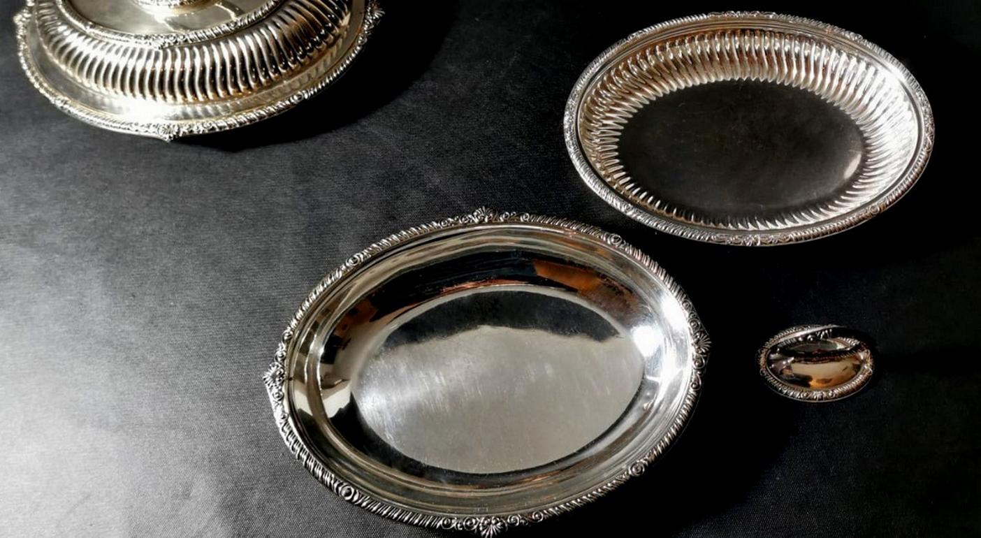 Pair of Victorian Entrée Dishes in Silver Plated J.H.Potter In Good Condition In Prato, Tuscany