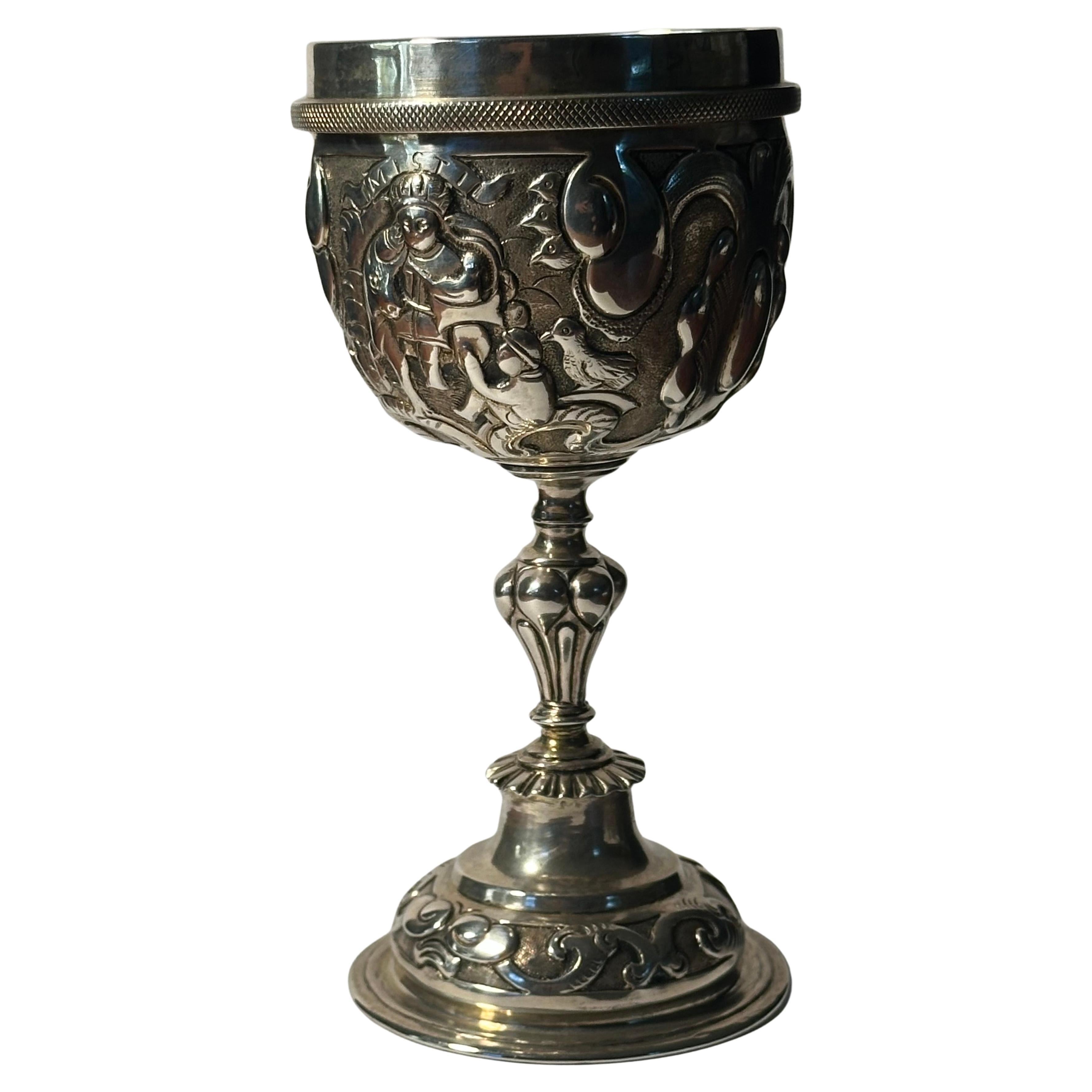 Pareja de copas de plata de ley repujada de la época victoriana por George Lambert 1877 Estadounidense en venta