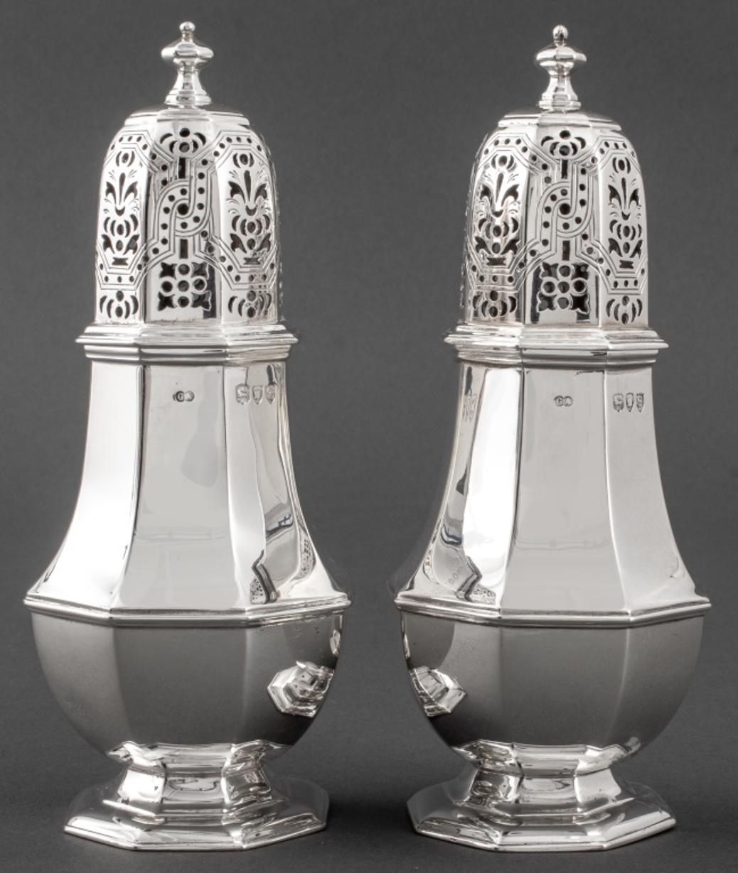 Pair of Victorian George II Style Sterling Silver Sugar Casters  In Good Condition For Sale In New York, NY