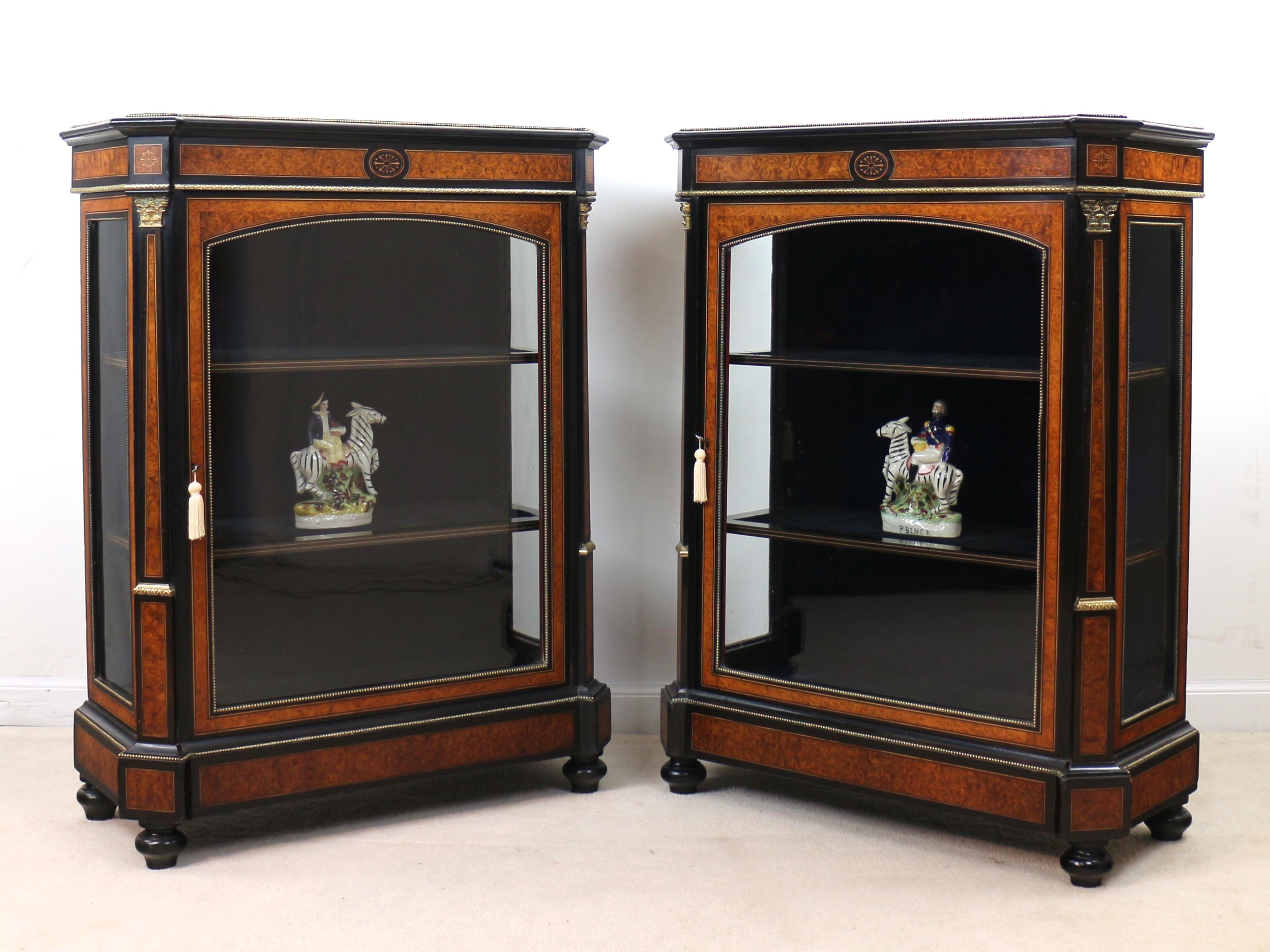 Pair of Victorian Gilt Metal Mounted, Ebonised & Amboyna Pier Display Cabinets In Good Condition In Glasgow, GB