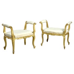 Pareja de taburetes victorianos de madera dorada de James Shoolbred & Co.