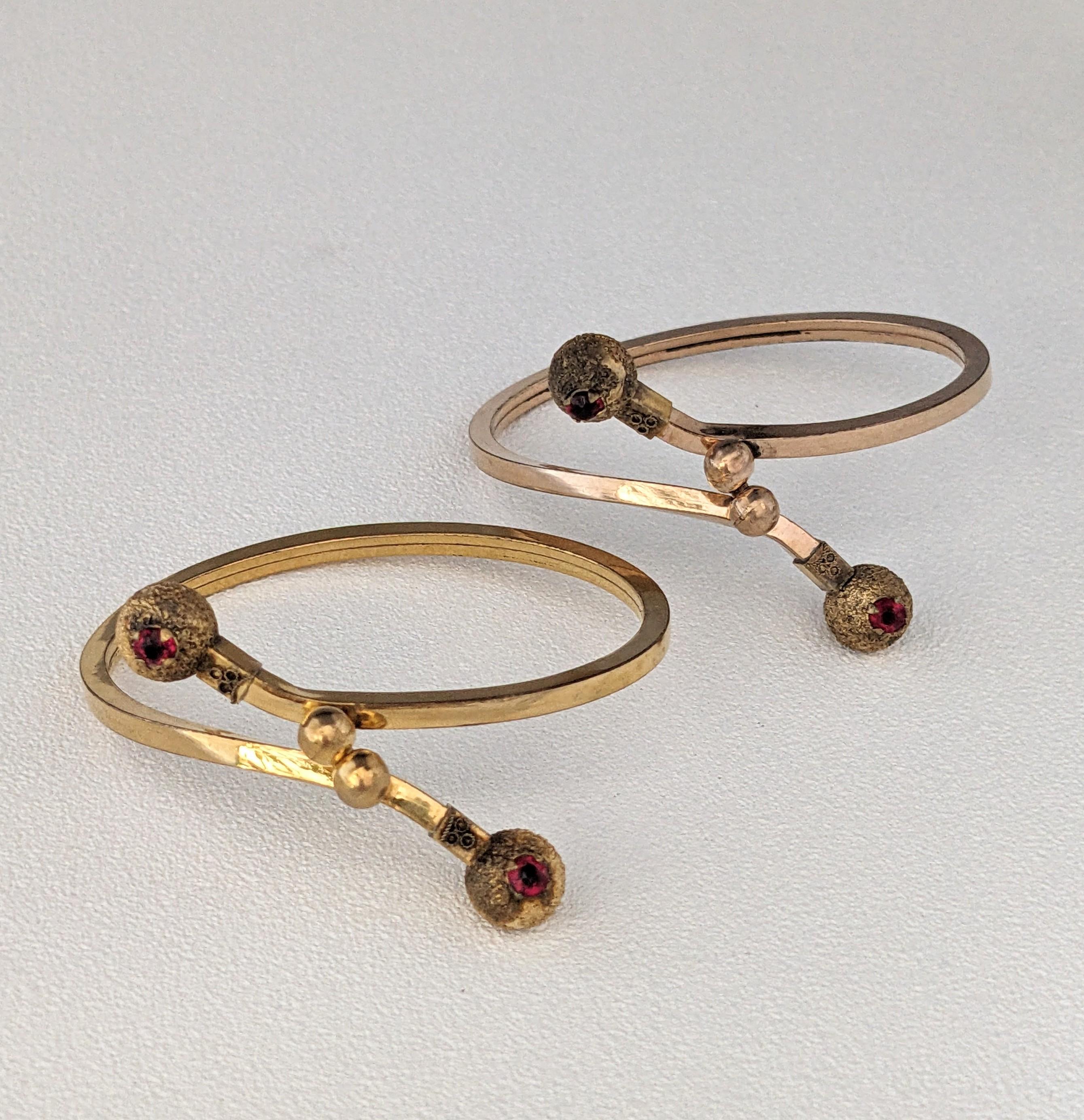 Coppia di bracciali vittoriani riempiti d'oro in vendita 5